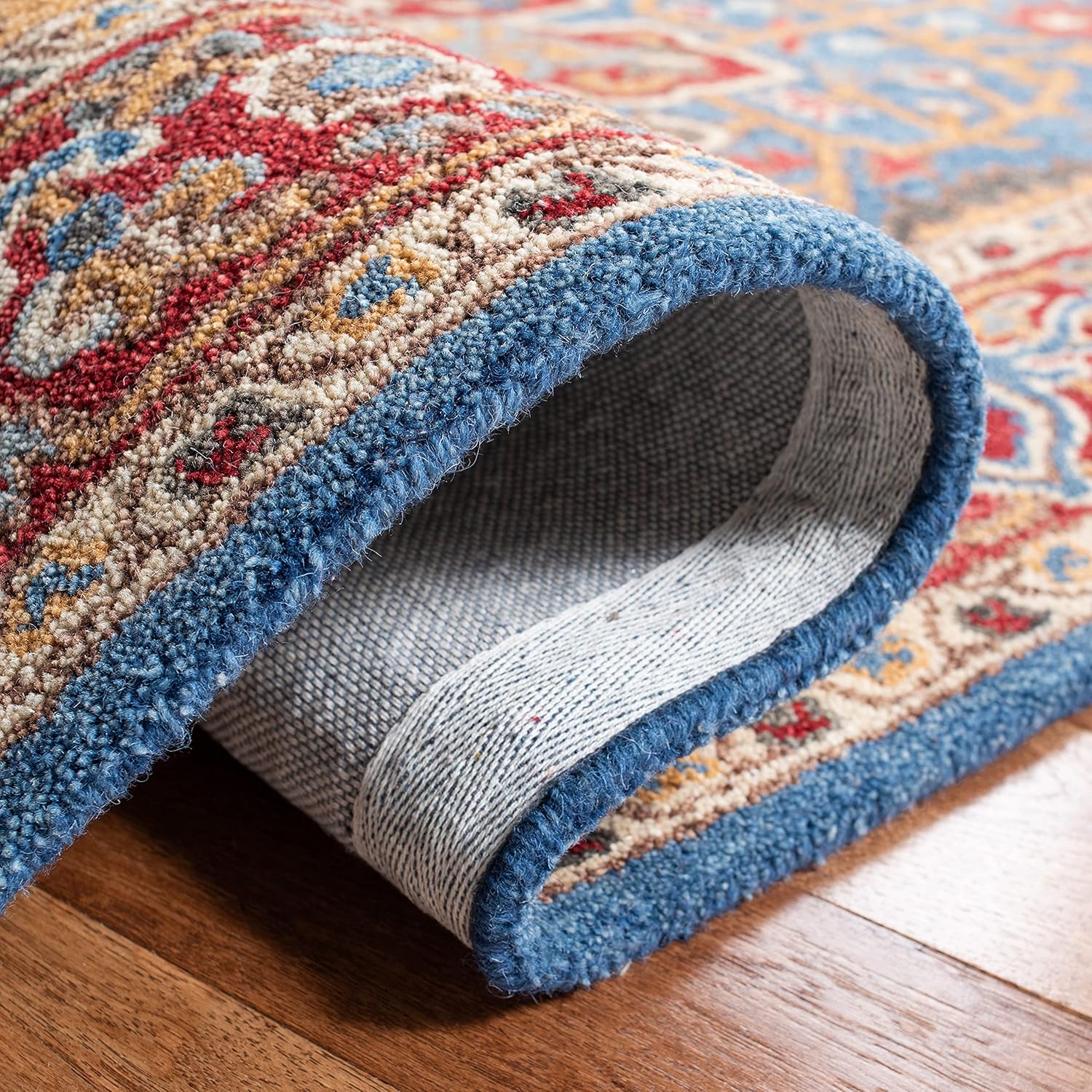 SAFAVIEH Antiquity Collection Area Rug - 8' x 10', Red & Blue, Handmade Traditional Oriental Wool, Ideal for High Traffic Areas in Living Room, Bedroom (AT521Q)