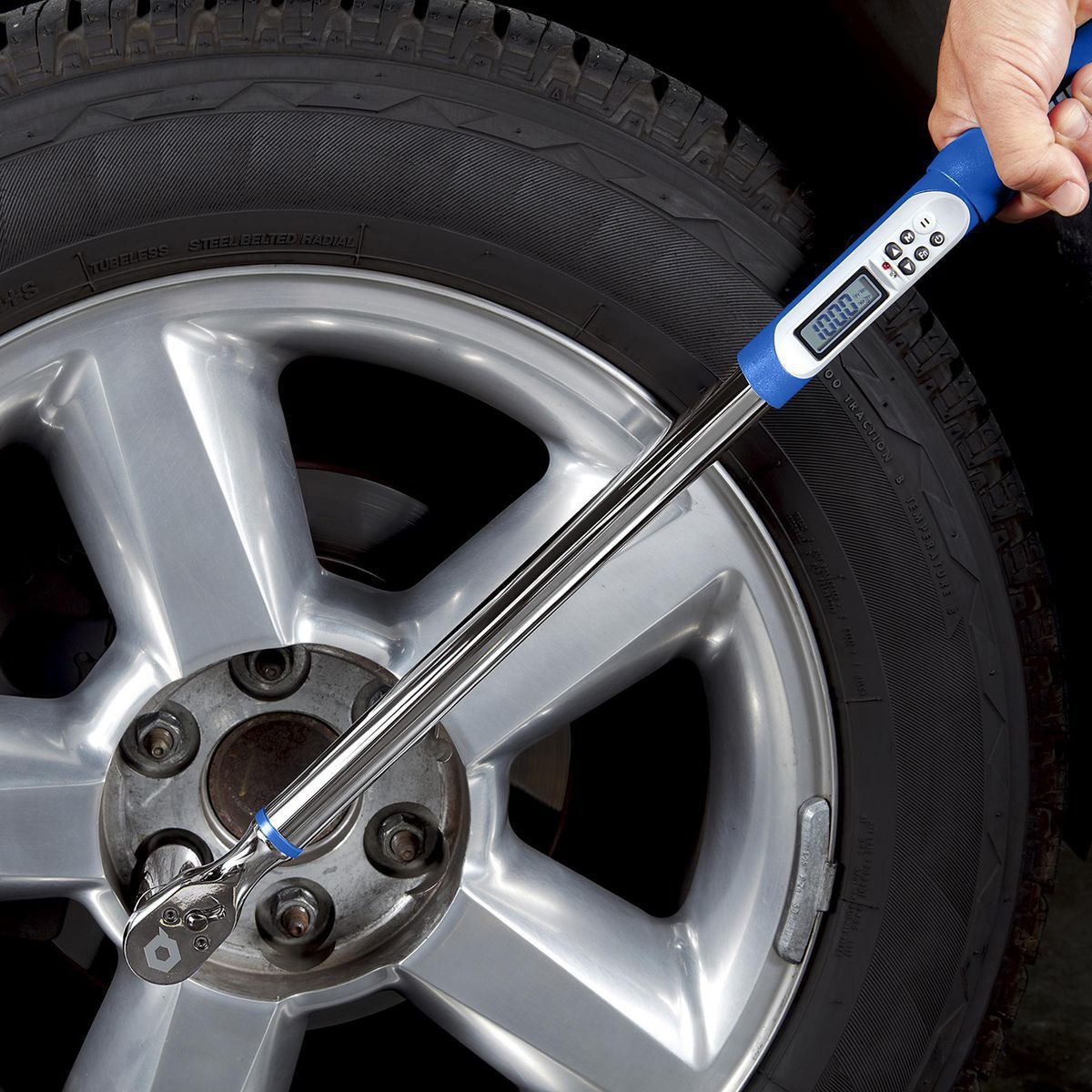 QUINN 3/8 in. Drive, 5 to 100 ft-lb Digital Angle Torque Wrench