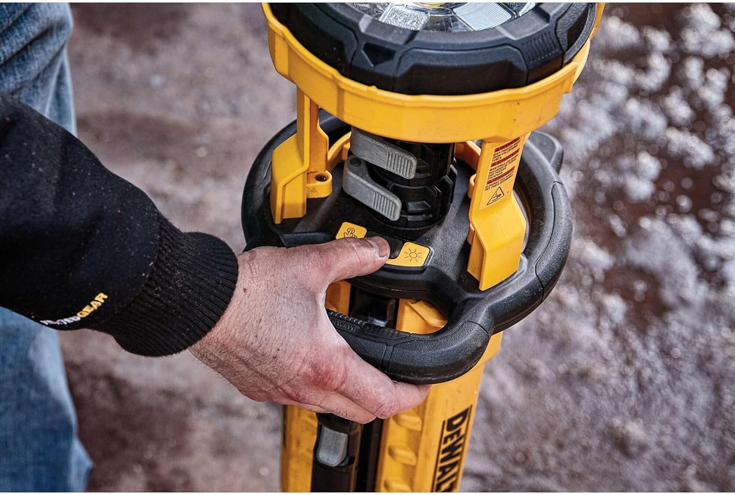 DEWALT DCL079R1 20V Max* Cordless Tripod Light (Kit)