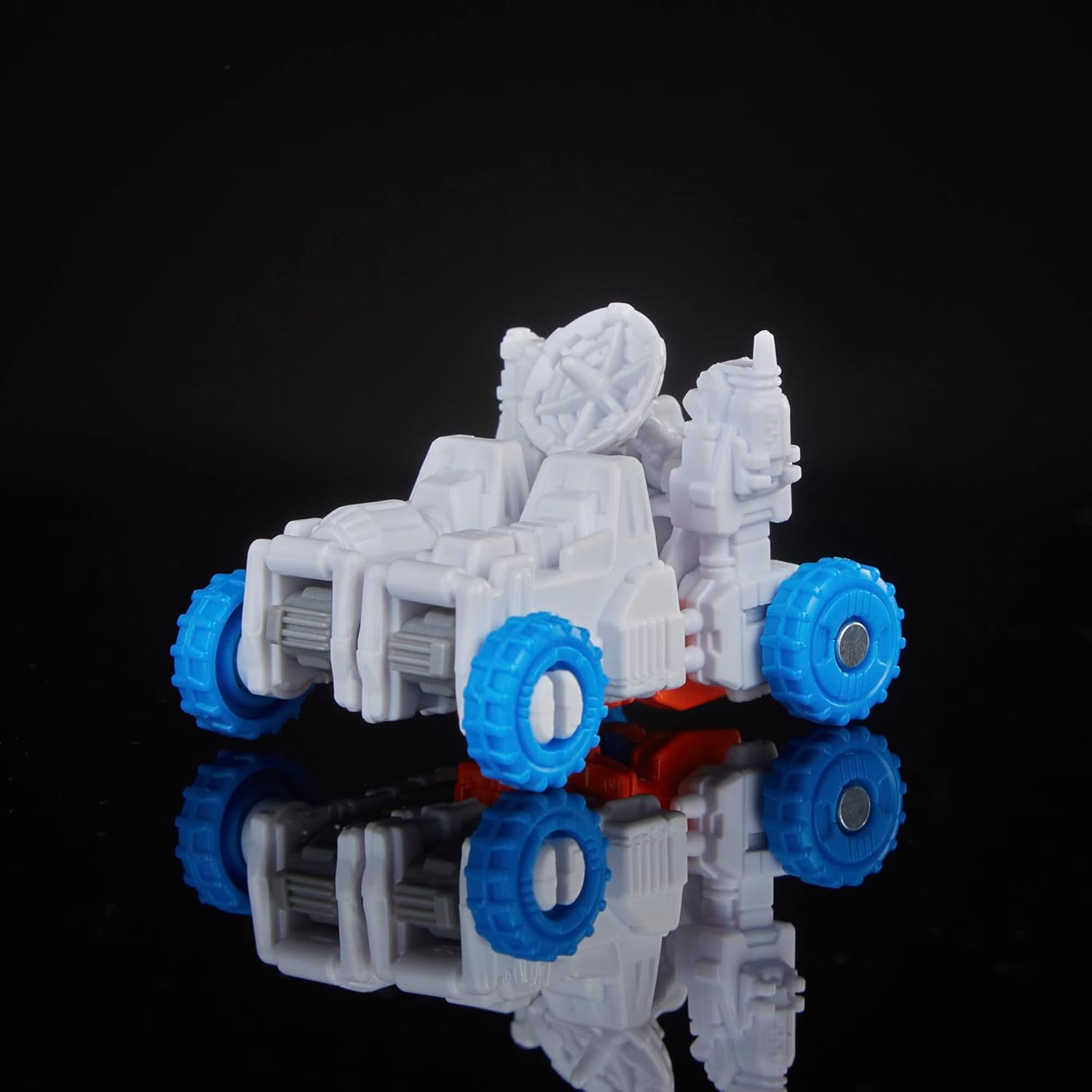 Transformers Generations Selects Legacy Evolution 24 Inch Titan Class Classic Transformers Guardian Robot and Lunar-Tread Action Figure with Hasbro Trademark