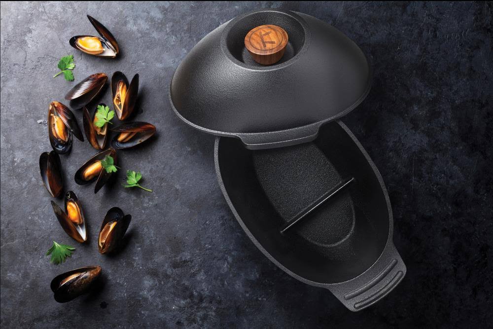 Outset Cast Iron 2.5 Quart Seafood and Mussel Pot with Lid for Empty Shells 76495