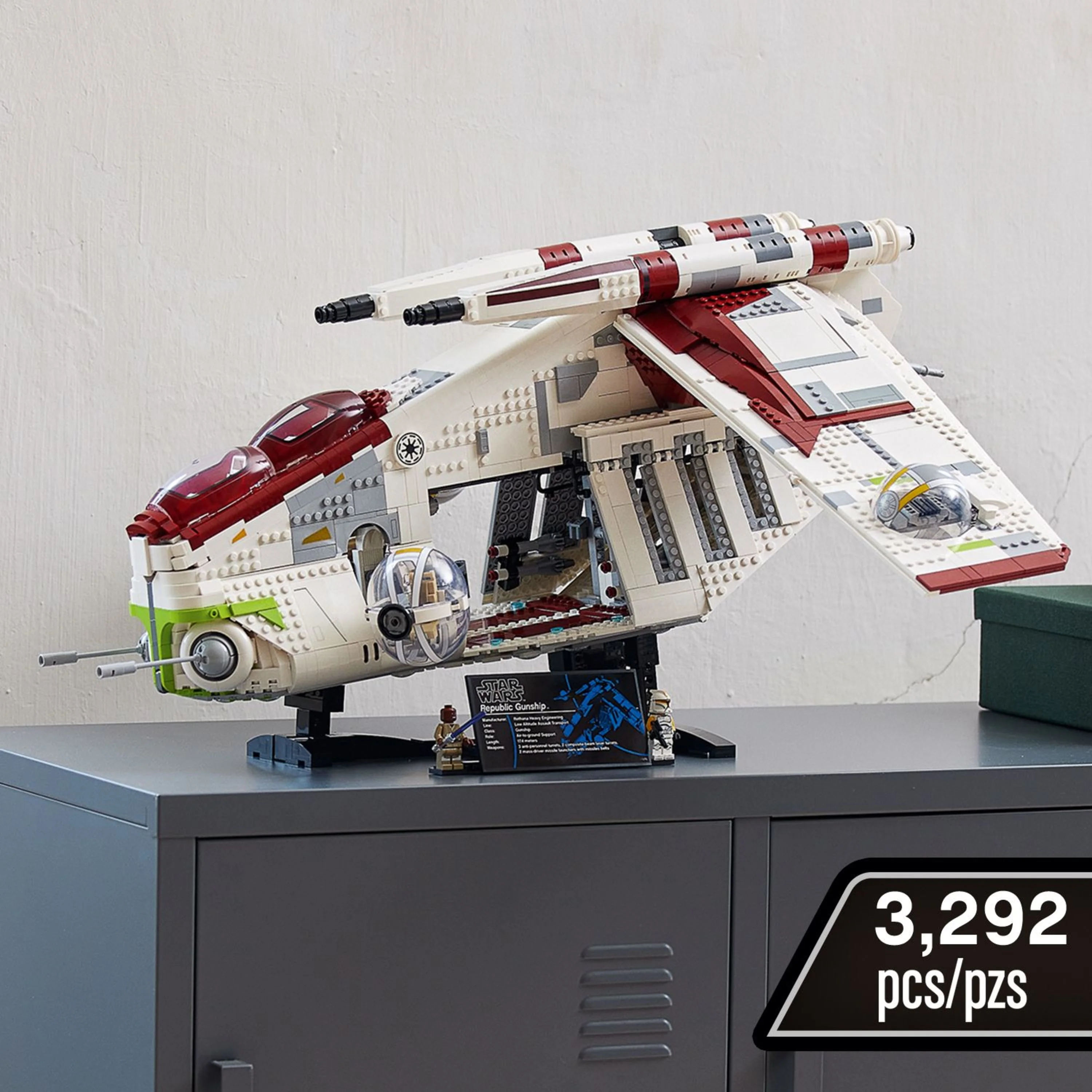 LEGO Star Wars Republic Gunship 75309 UCS Display Model Kit for Adults to Build, Ultimate Collector Series, Office or Home Decor Gift Idea
