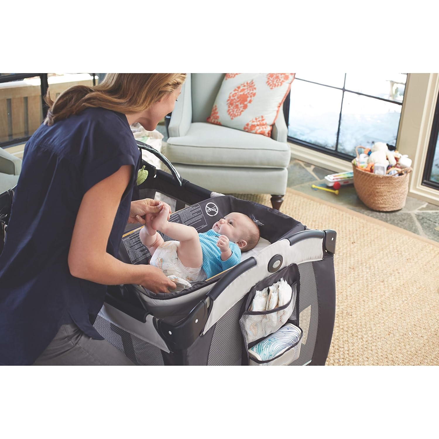 Graco Pack 'n Play Playard with Reversible Seat & Changer LX