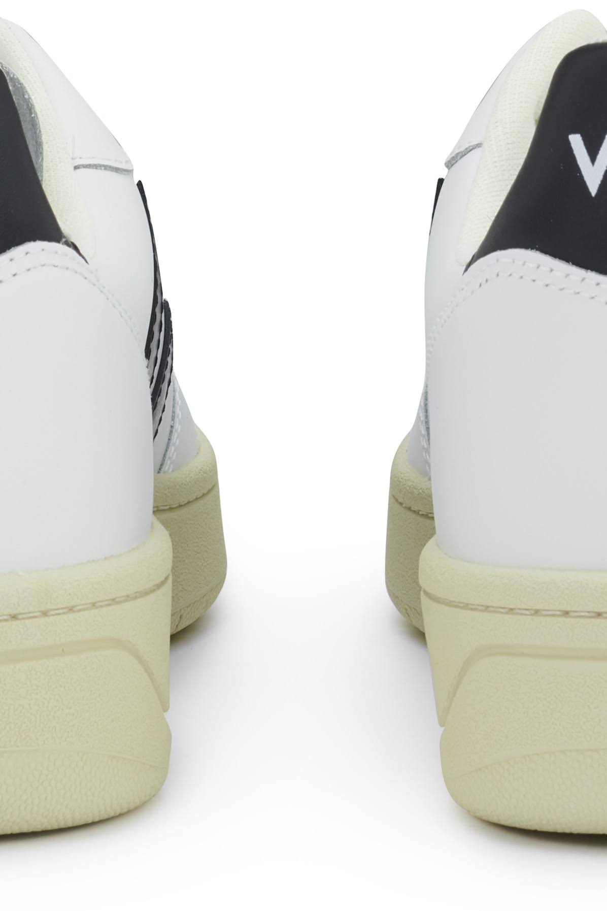 Veja V-10 Leather (White / Black)