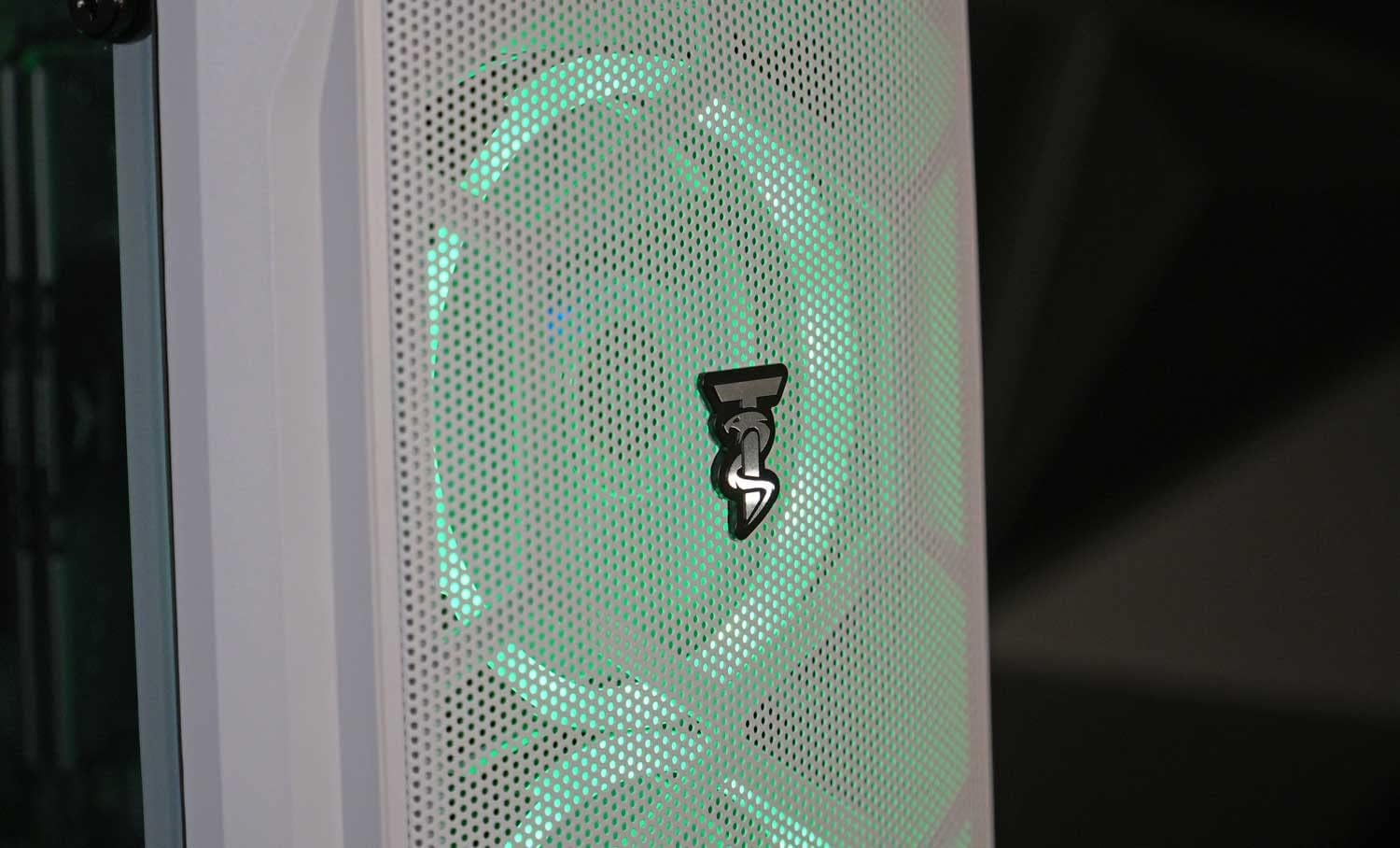 ViprTech Bandit Gaming PC - Intel Core i7 (3.90GHz), AMD RX 580 8GB, 16GB RAM, 1TB NVMe SSD, 700W PSU, Windows 10 Pro, WiFi, Bluetooth, RGB, Desktop Computer Tower White