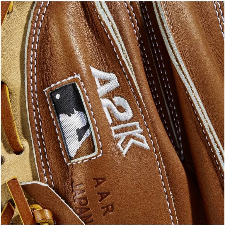 Wilson A2K 33.5x22 M1 Baseball Catcher&s Mitt WTA2KRB20M1