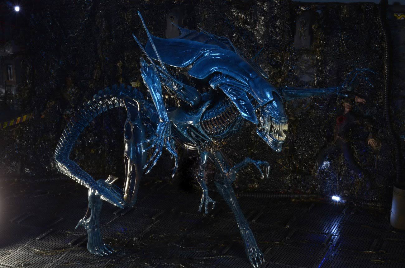 NECA Aliens Ultra Deluxe Boxed Action Figure - Xenomorph Queen