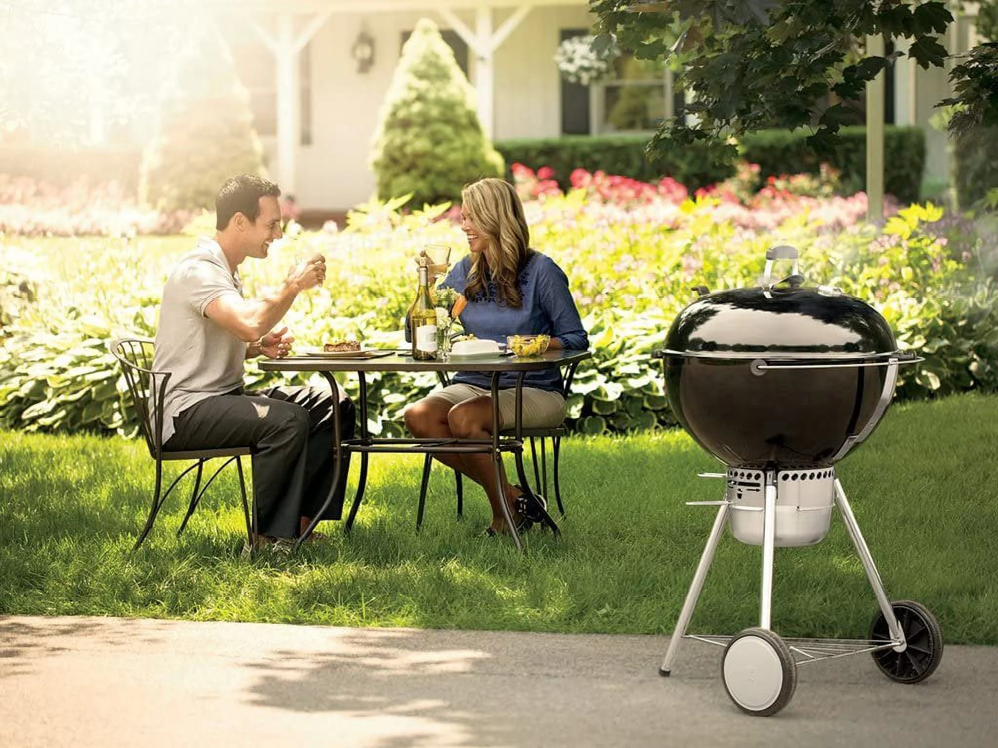 Weber 14501001 Master-Touch Charcoal Grill, 22-Inch, Black