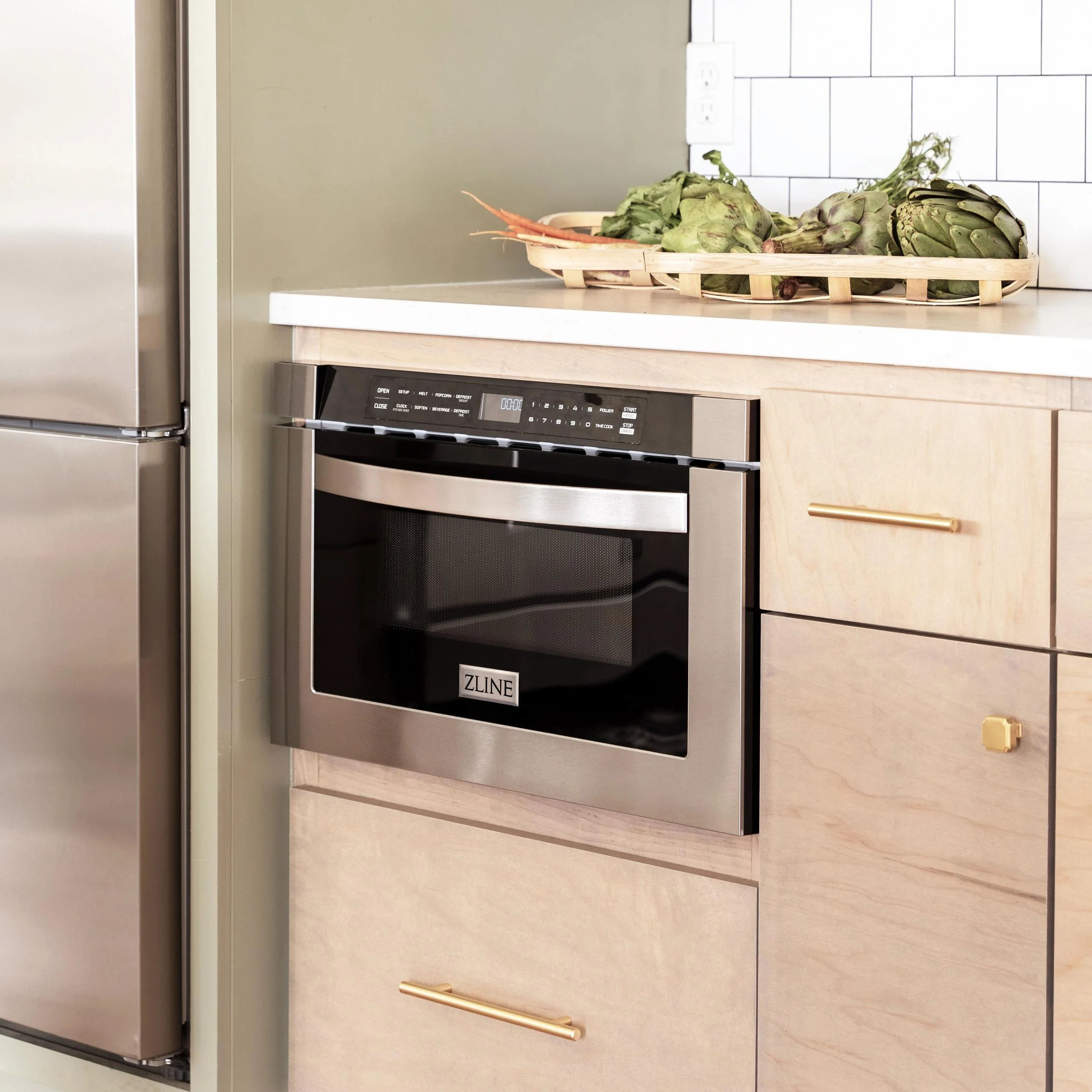 ZLINE 24" 1.2 cu. ft. Microwave Drawer in Black Stainless Steel