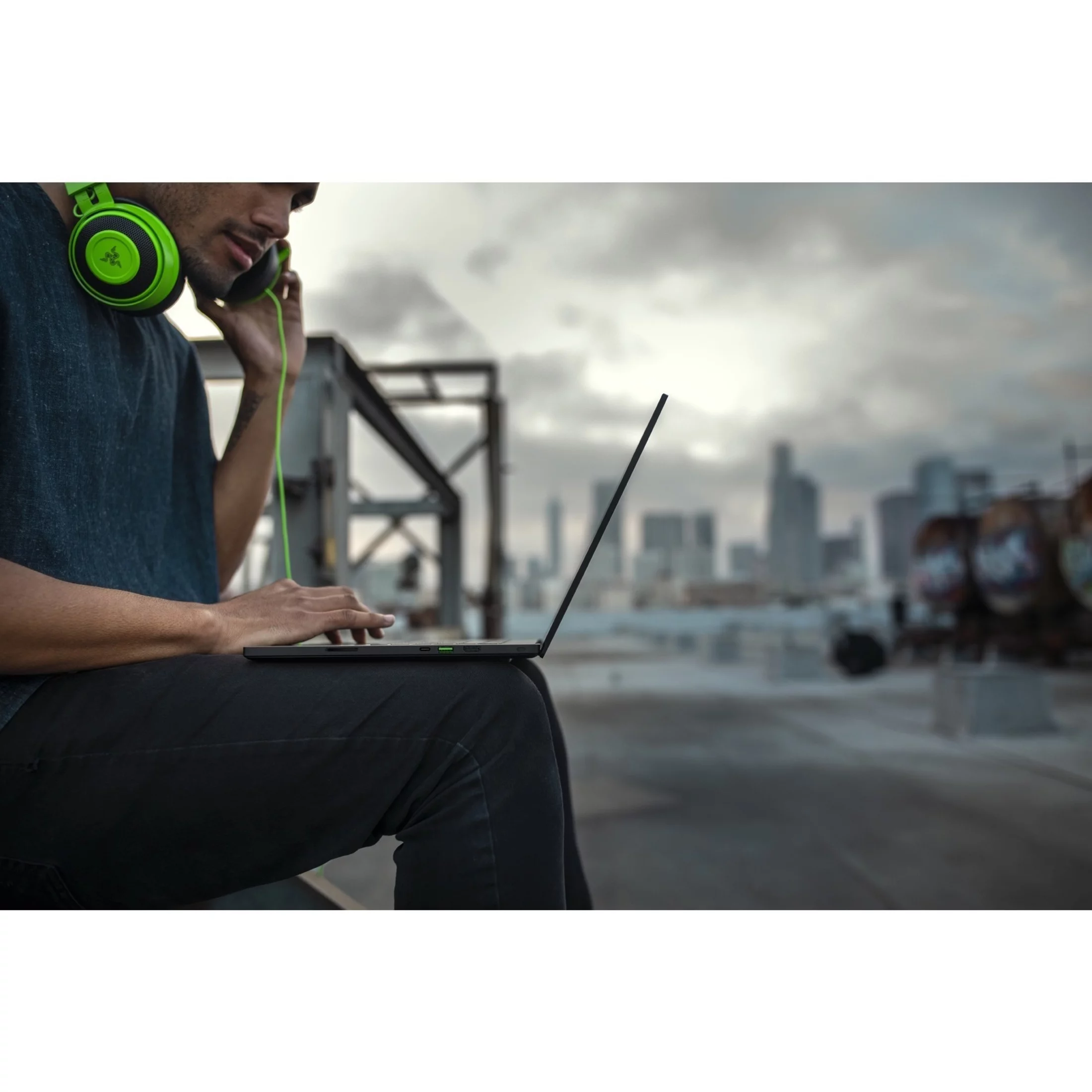 Razer Blade 15 Advanced Edition 15.6" 4K UHD Gaming Laptop, Intel Core i9 i9-12900H, NVIDIA GeForce RTX 3080 Ti 16 GB, 1TB SSD, Windows 11 Home