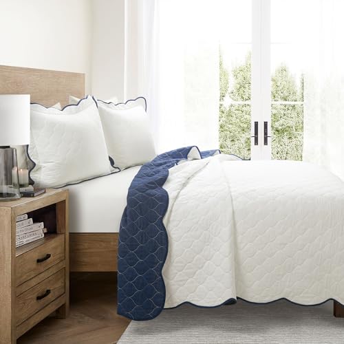 Lush Decor Coastal Chic Scallop Edge Reversible 3 Piece Quilt Set, King/Cal King, Slate Blue & White