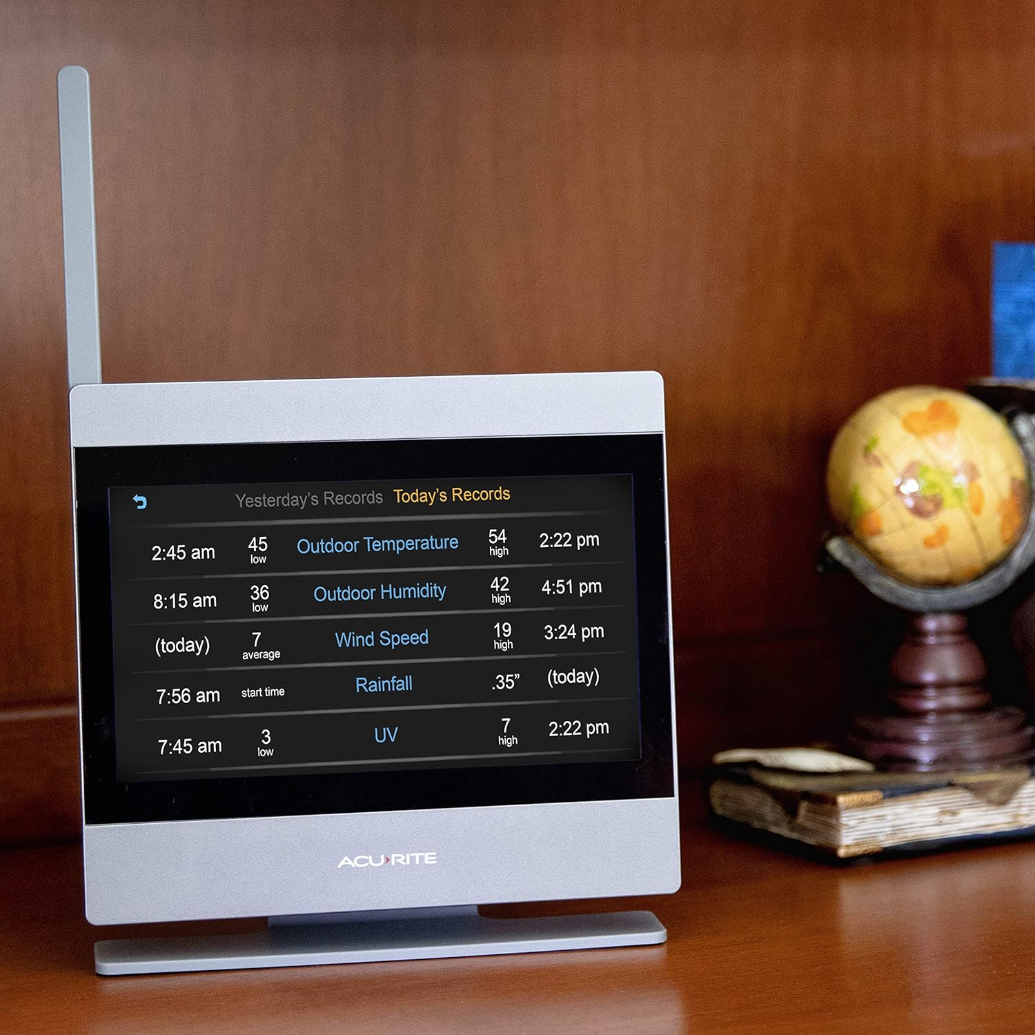 AcuRite Atlas 01007M Weather Station with Temperature and Humidity Gauge, Rainfall, Wind Speed, Direction & Lightning Detection for Home Forecast