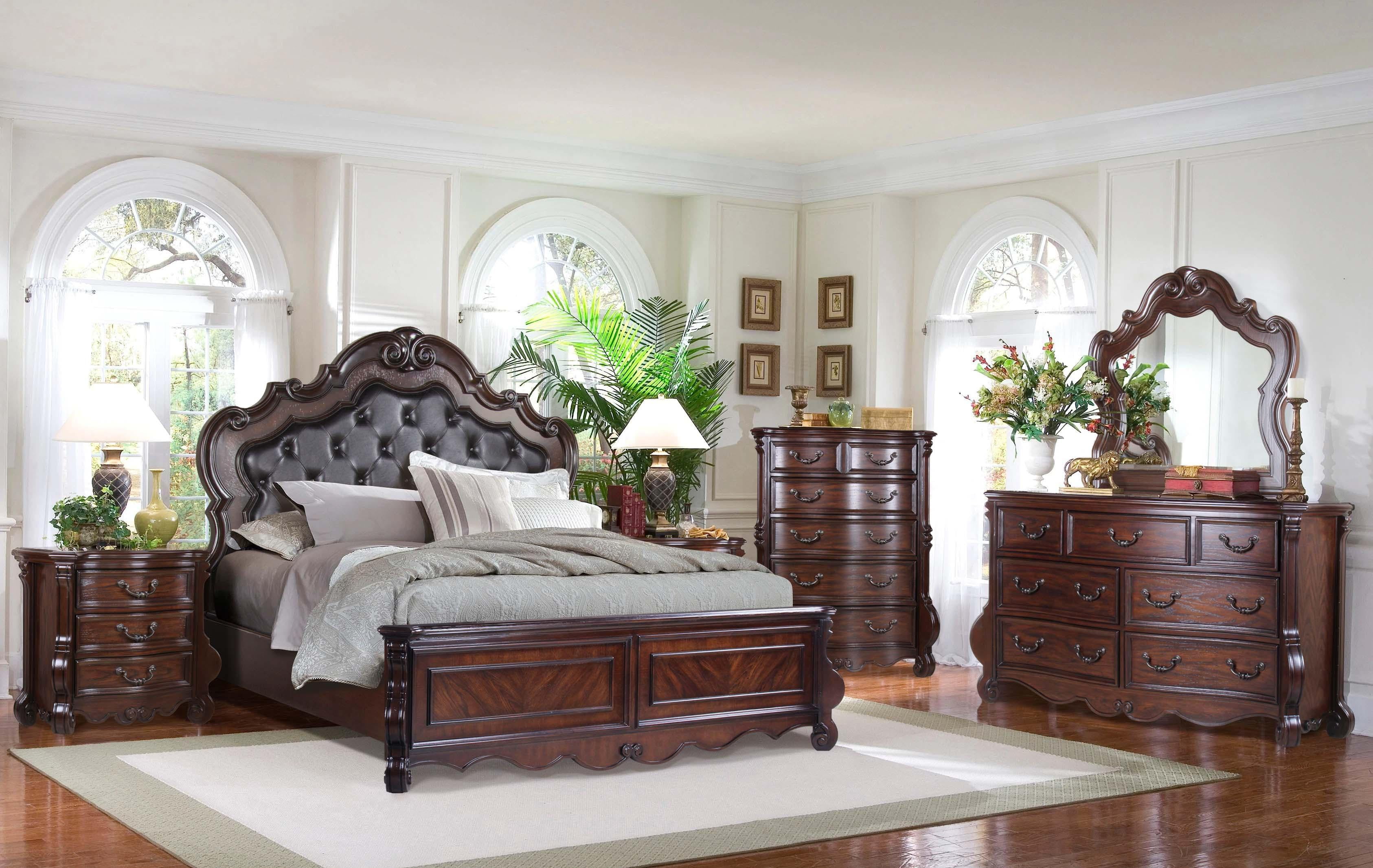 Old World Cherry Finish Traditional Queen Bed McFerran B527
