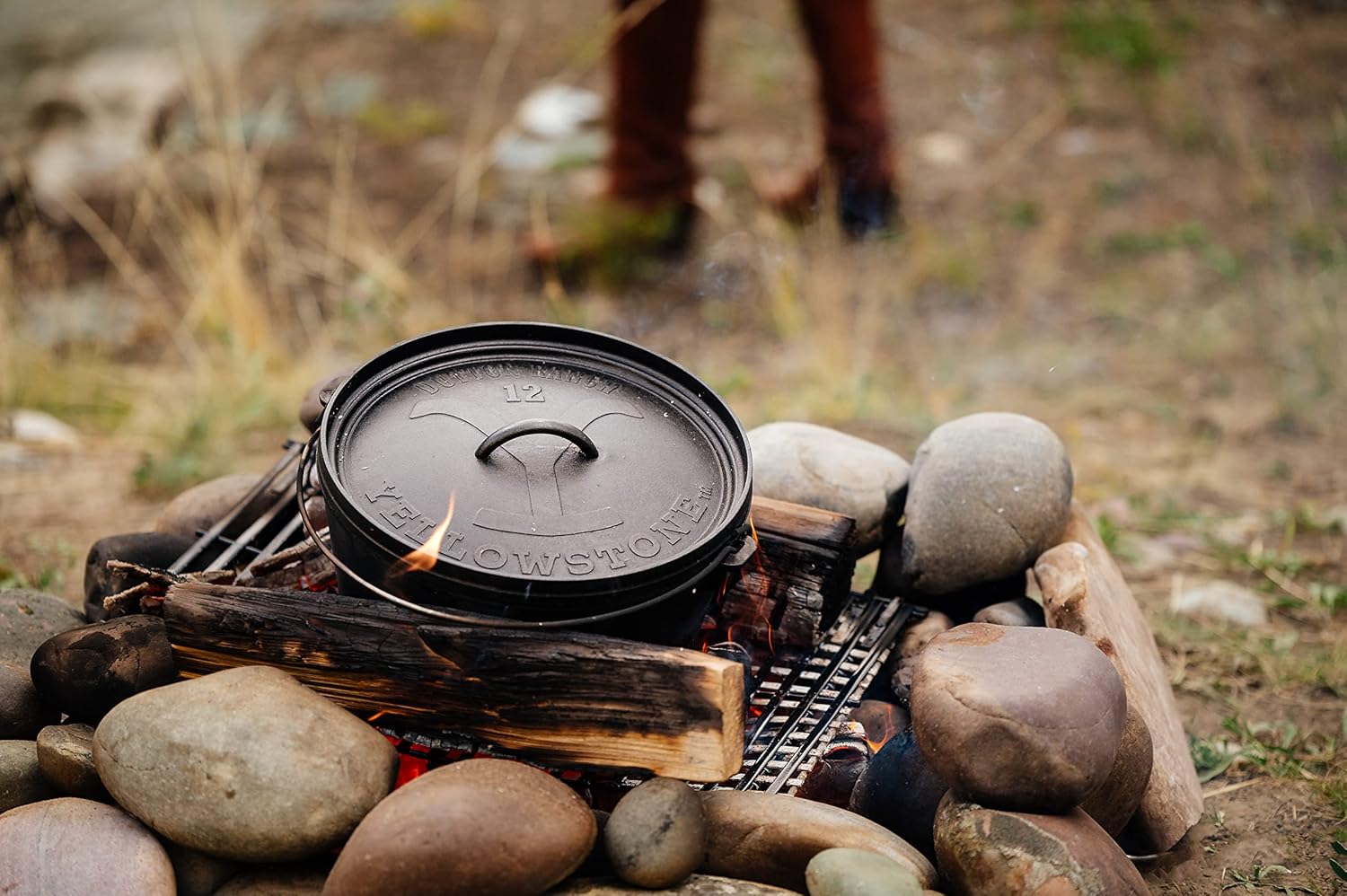Lodge Yellowstone - 12" Deep Camp Dutch Oven, Power Y Lid, Black