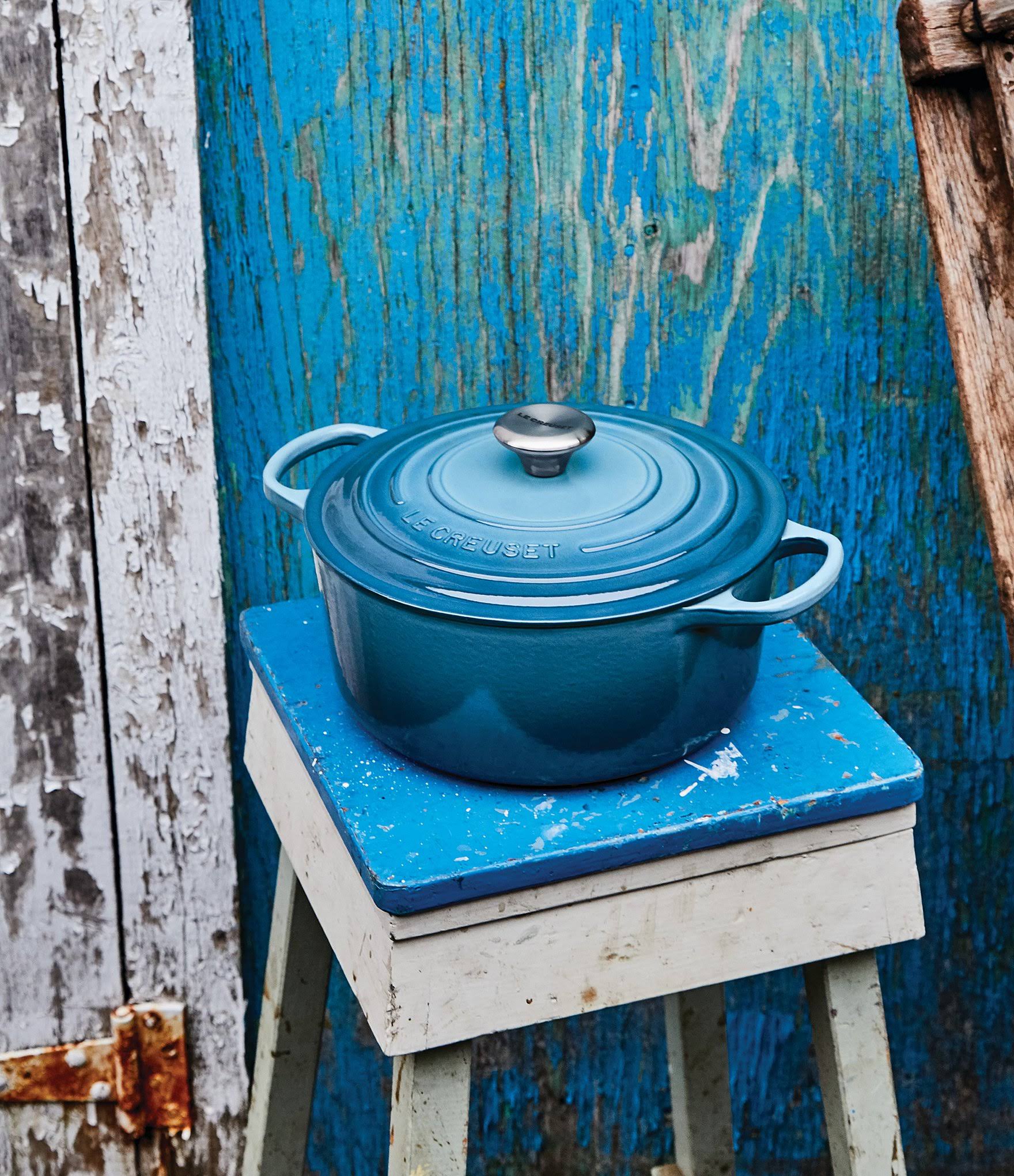 Le Creuset 5.5-Quart Signature Cast Iron Round Dutch Oven - Meringue