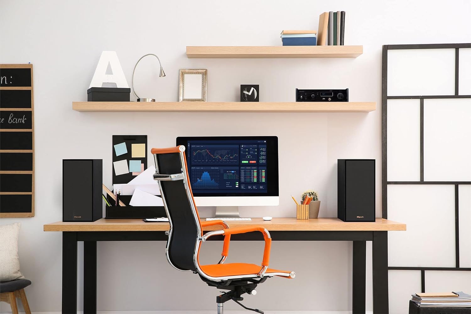 Klipsch Reference R-40PM Powered Bookshelf Speakers - 90-Degree x 90-Degree Tractrix Horn - Linear Travel Suspension - Sleek, Modern Appearance (Renewed)