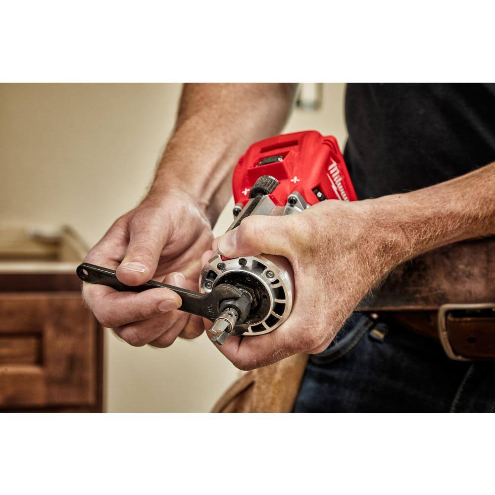 Milwaukee M18 Fuel 18-Volt Lithium-Ion Brushless Cordless Compact Router w/ Compact Router Offset Base u0026 Router Plunge Base