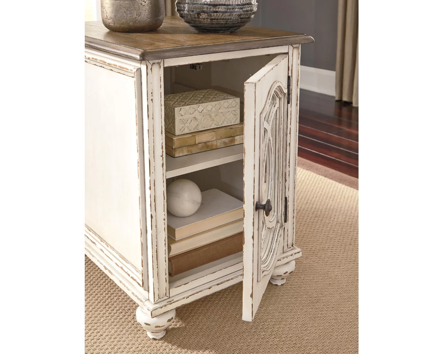 Signature Design by Ashley Casual Realyn Chairside End Table  White/Brown