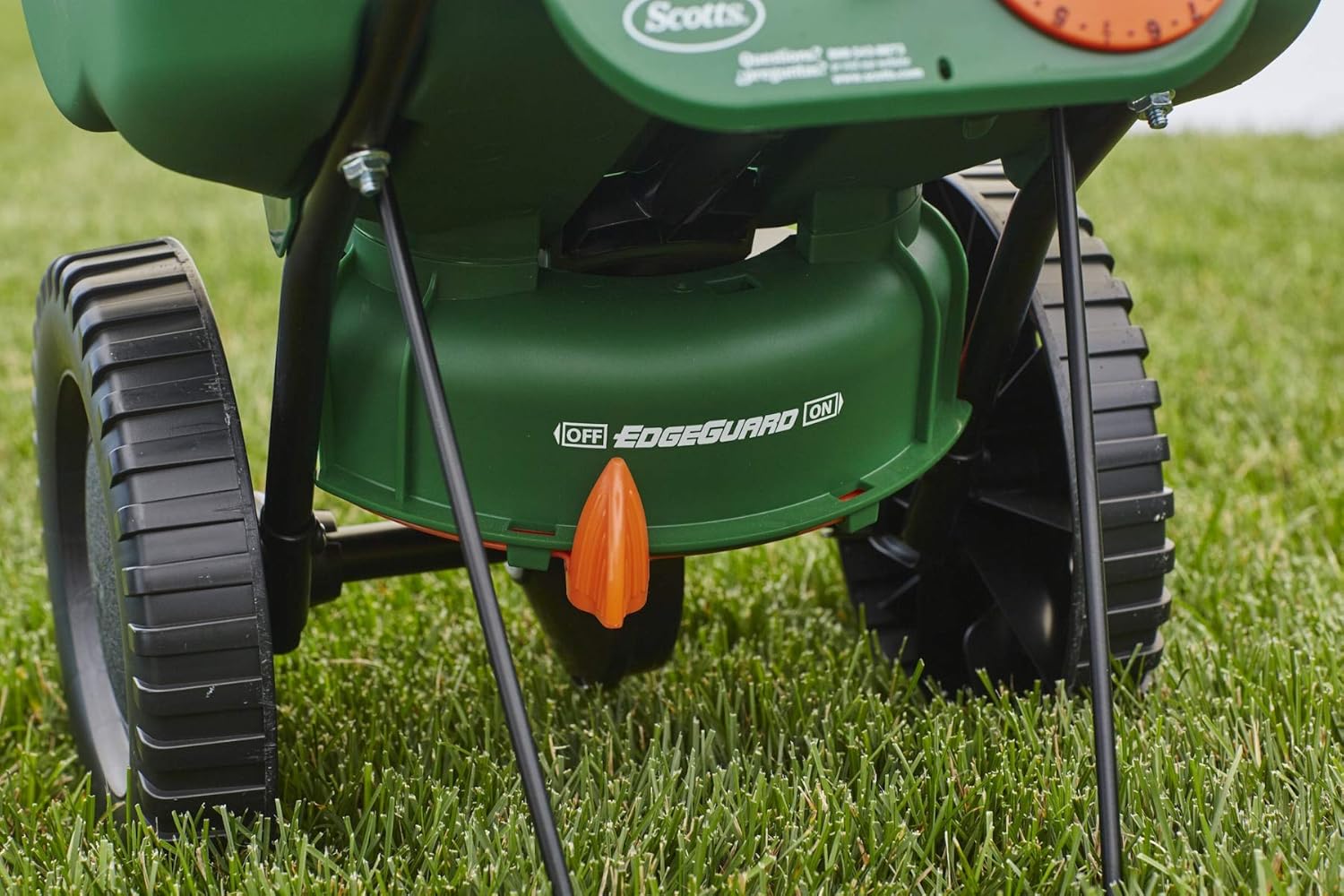 Scotts Turf Builder Edgeguard Mini Broadcast Spreader Pack of 2