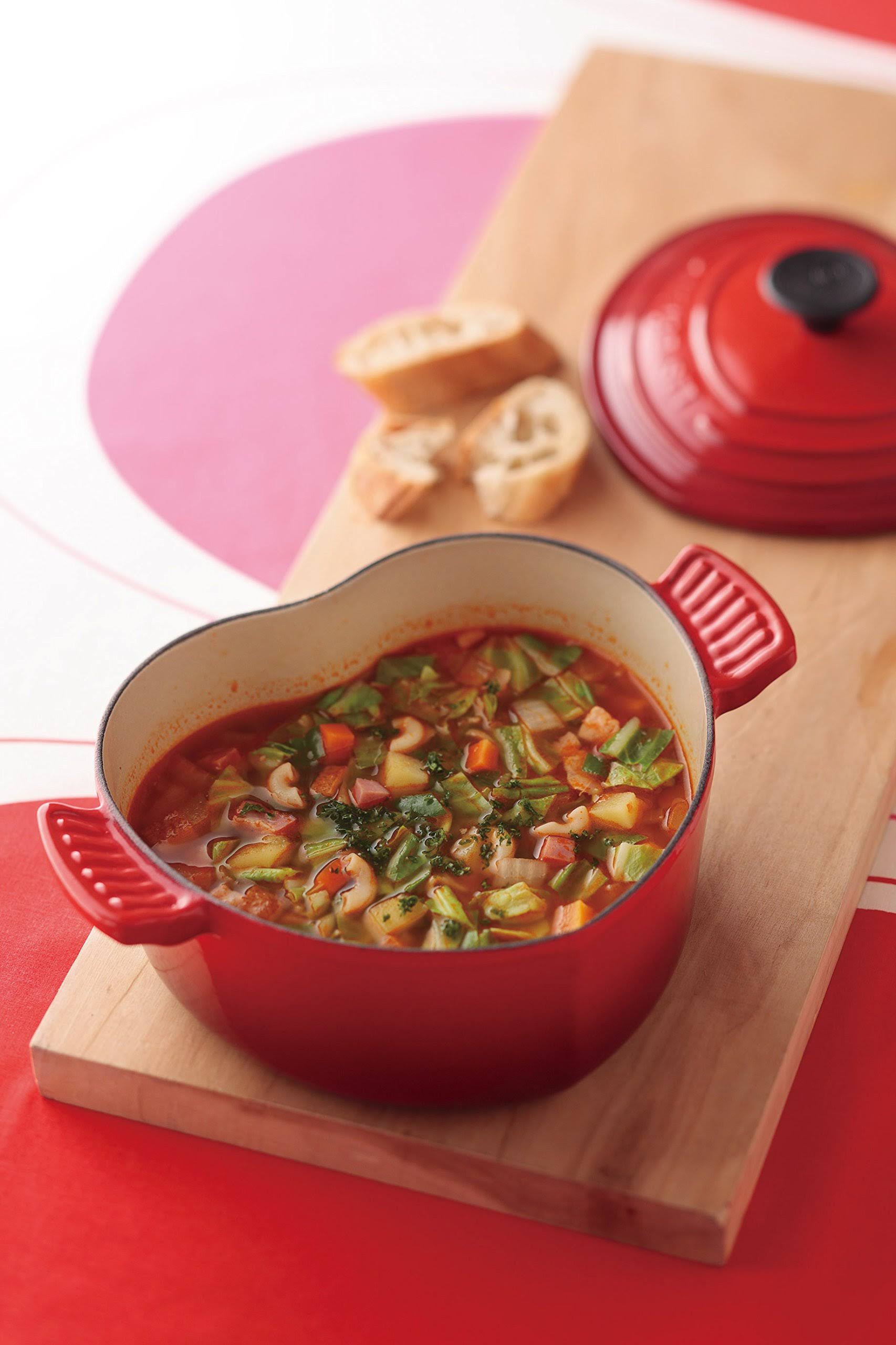 Le Creuset Enameled Cast-Iron 2-Quart Heart Casserole Red