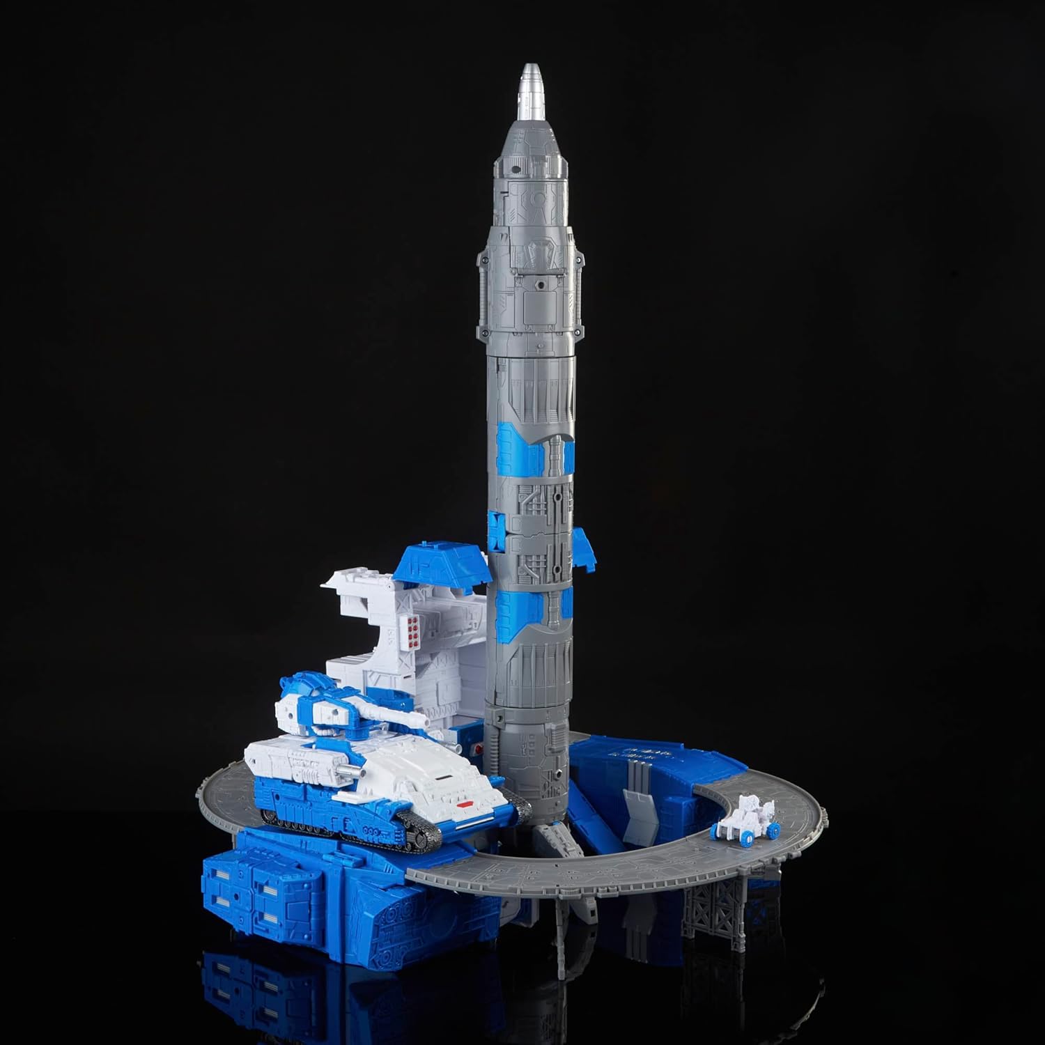 Transformers Generations Selects Legacy Evolution 24 Inch Titan Class Classic Transformers Guardian Robot and Lunar-Tread Action Figure with Hasbro Trademark