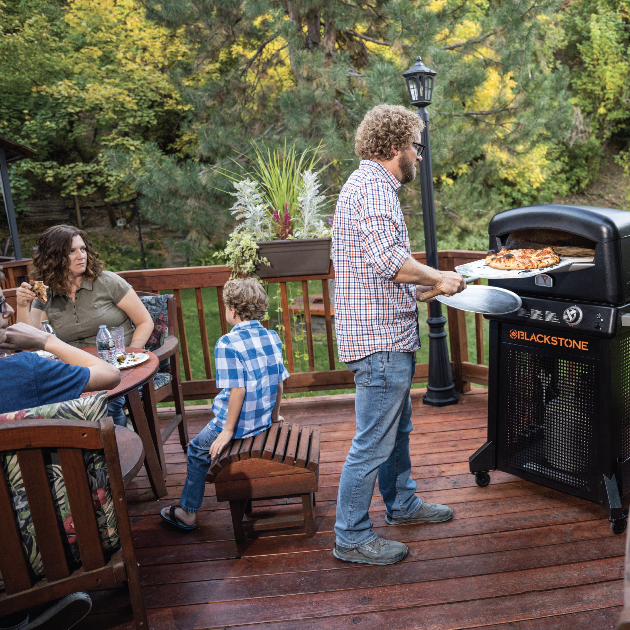 Blackstone Propane Outdoor Pizza Oven with Stand and Pizza Peel