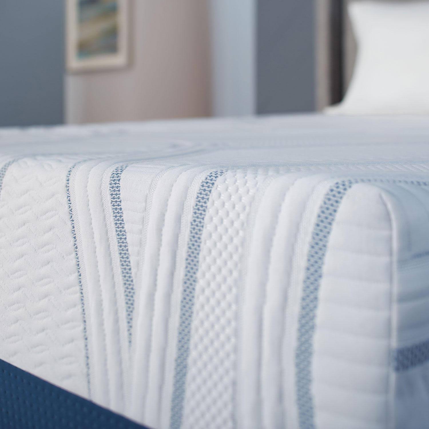 Serta SleepToGo 12x22 Gel Memory Foam Luxury Mattress - Queen