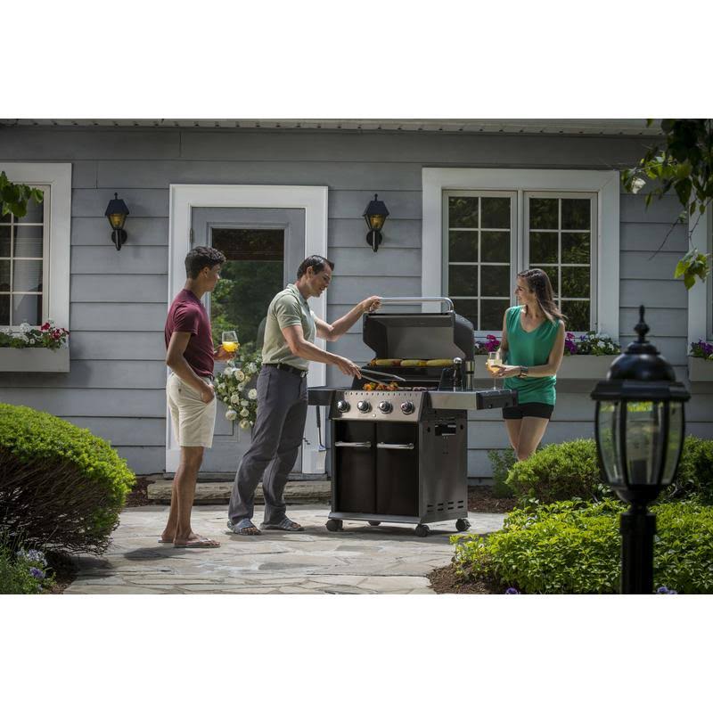 Broil King Baron Pro Series 4 Burners Propane Grill Black 40000 BTU