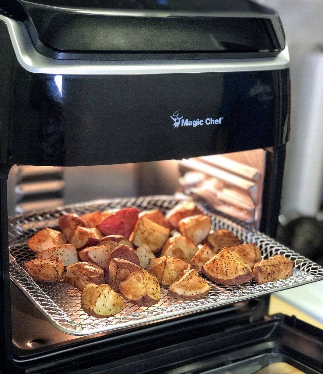 Magic Chef MAF105BKD0 Air Fryer Oven