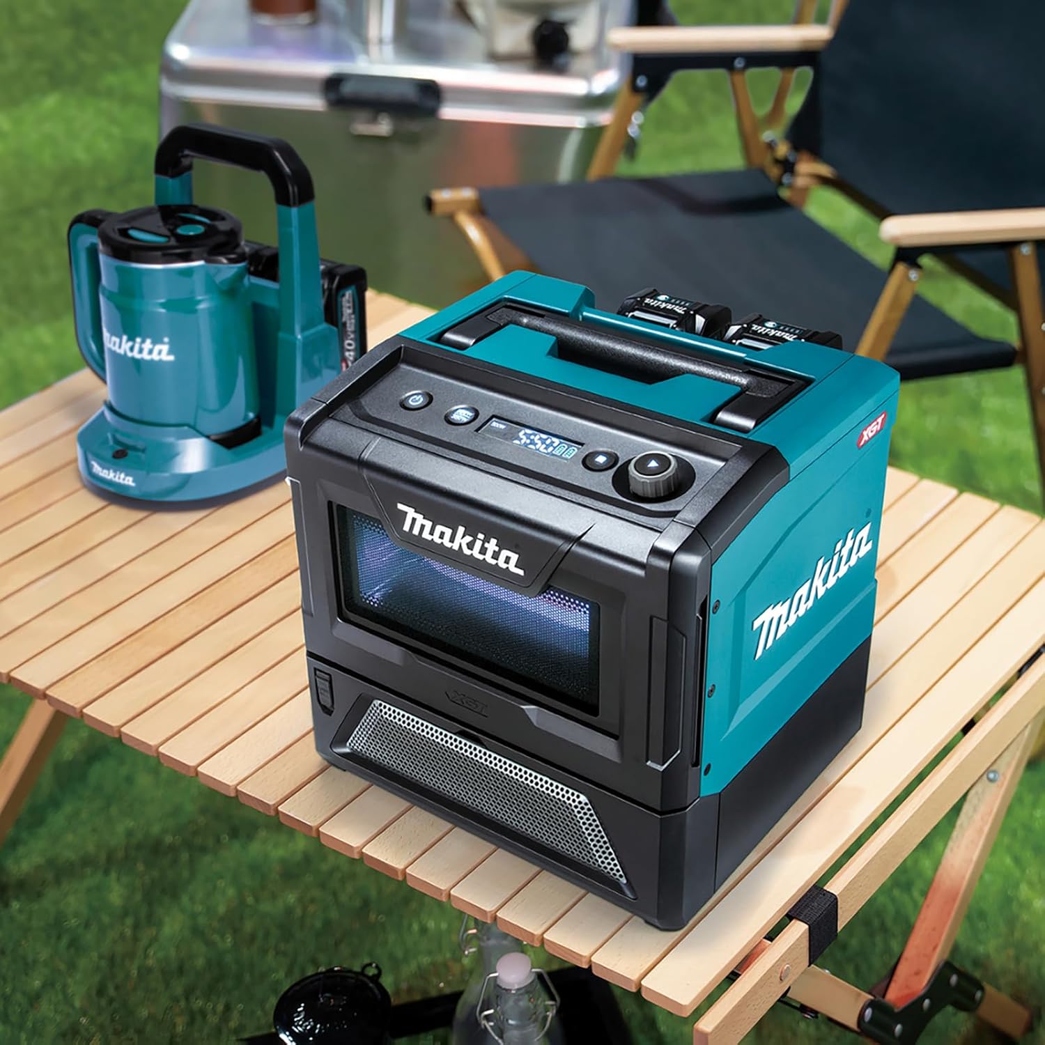 Makita MW001GZ 40V MAX XGT Lithium-Ion 1.5 cu-ft. Cordless Microwave (Tool Only)