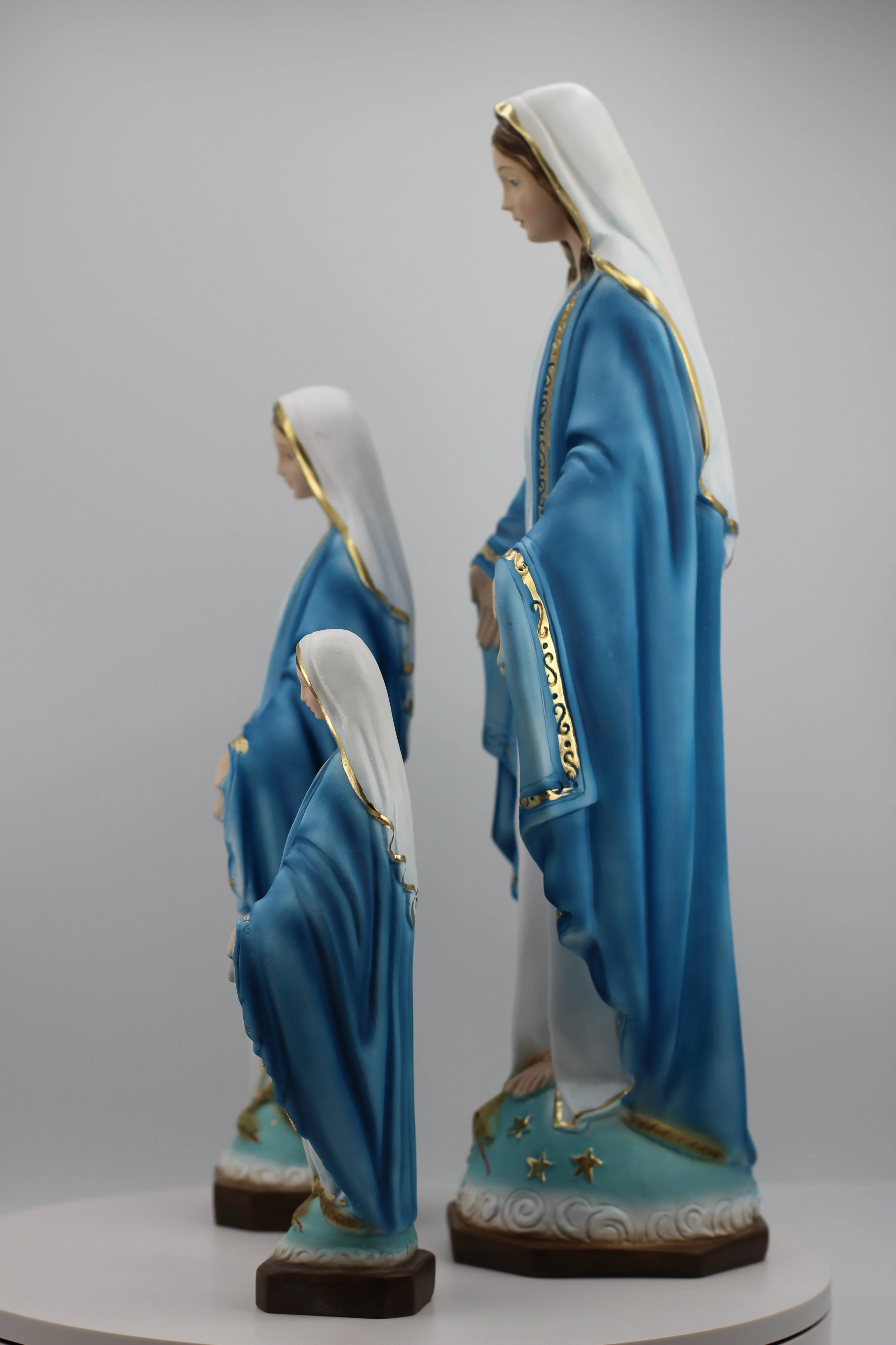 The Faith GIft Shop Our Lady of Grace-Miraculous Mary Garden Resin Stone Statue- 9 Inch Gift of Faith for Friends and Family