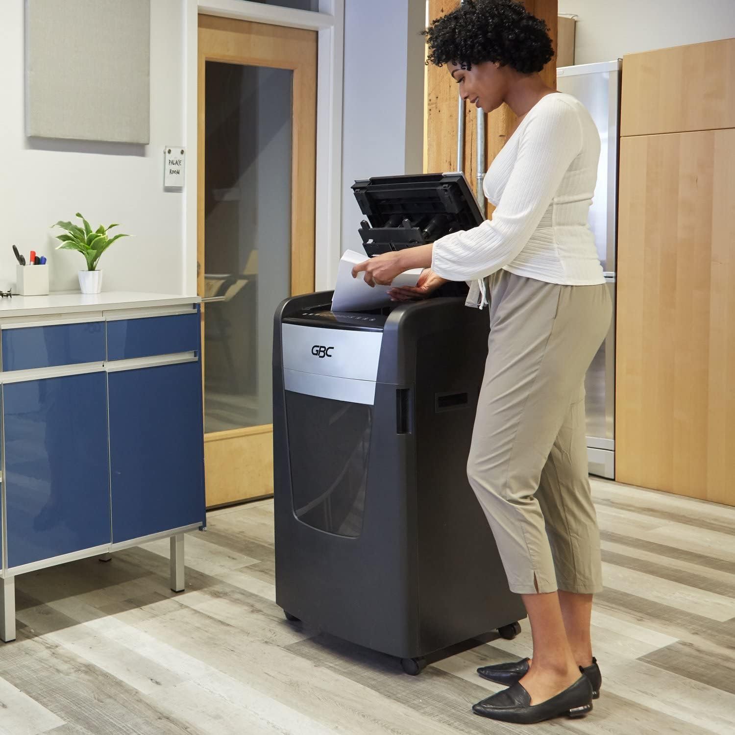 GBC Paper Shredder, Auto Feed+, 230 Sheet Capacity, Micro-Cut, Small Office Shredder, 230M (WSM1757607)