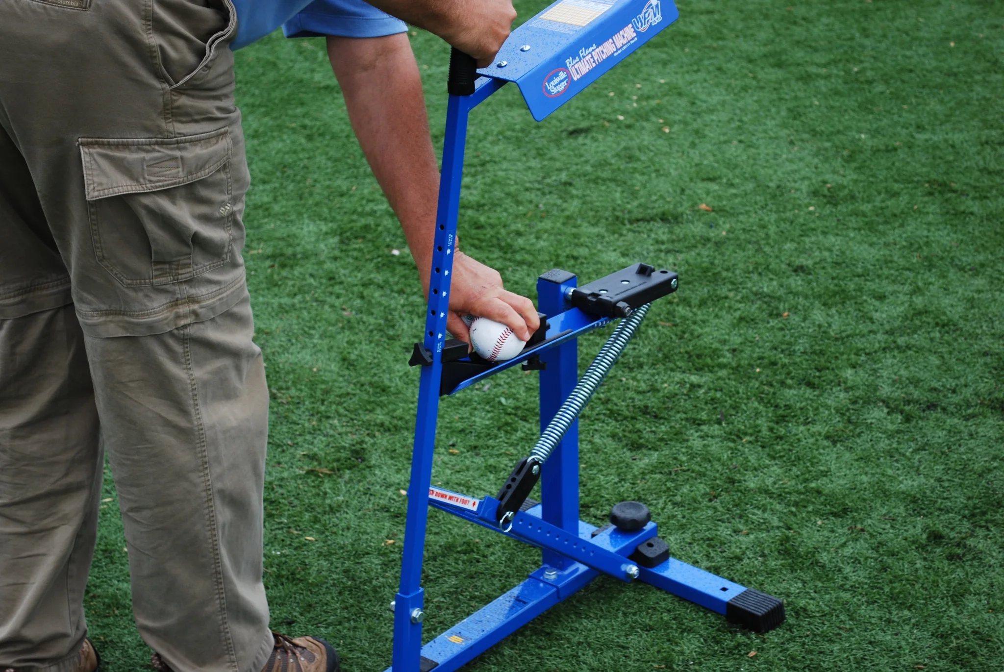 Louisville Slugger Blue Flame Pitching Machine L60111