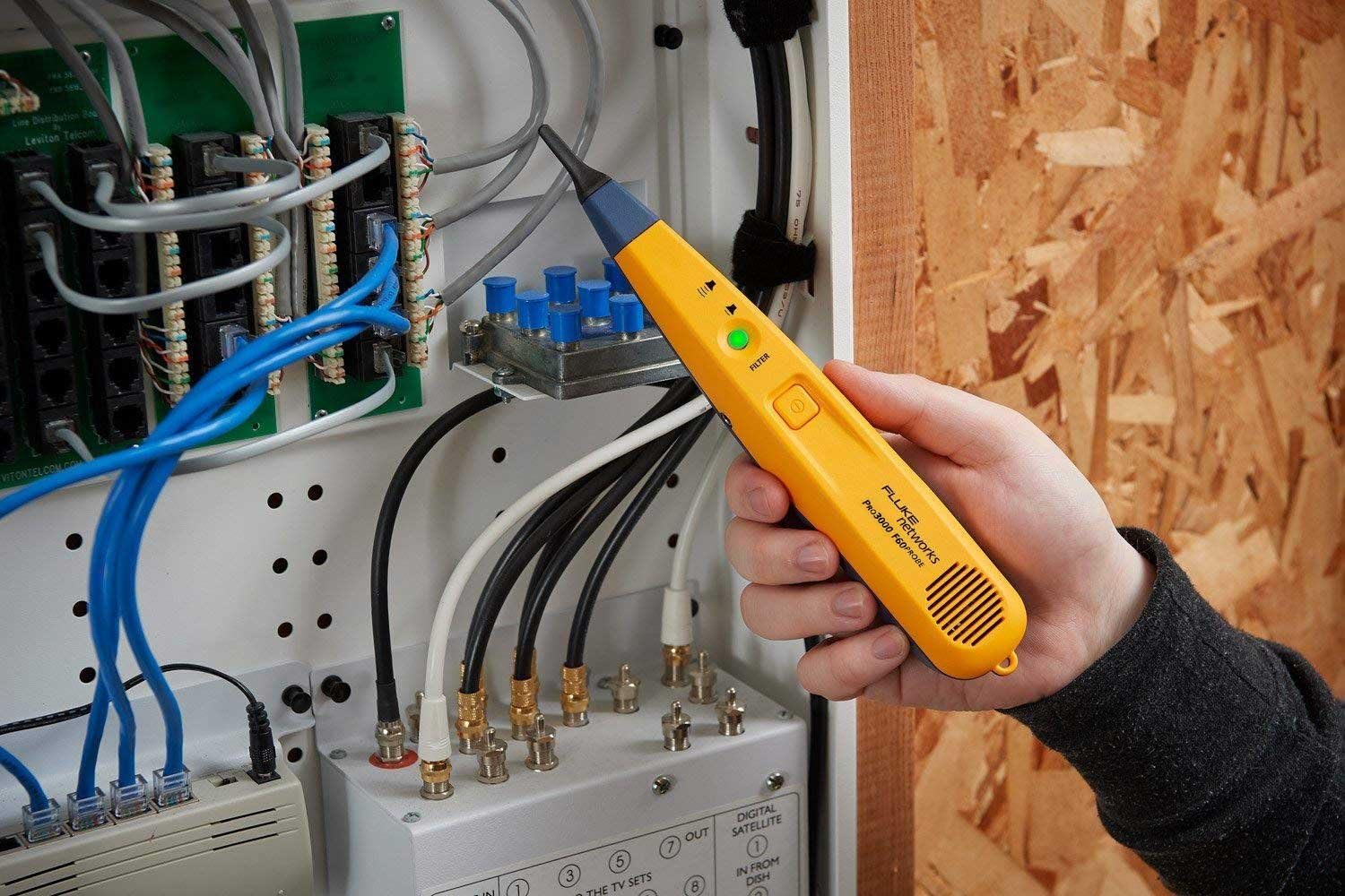 Fluke Networks 26000900 Pro3000 Tone Generator and Probe Kit with SmartTone Technology Pack of 2