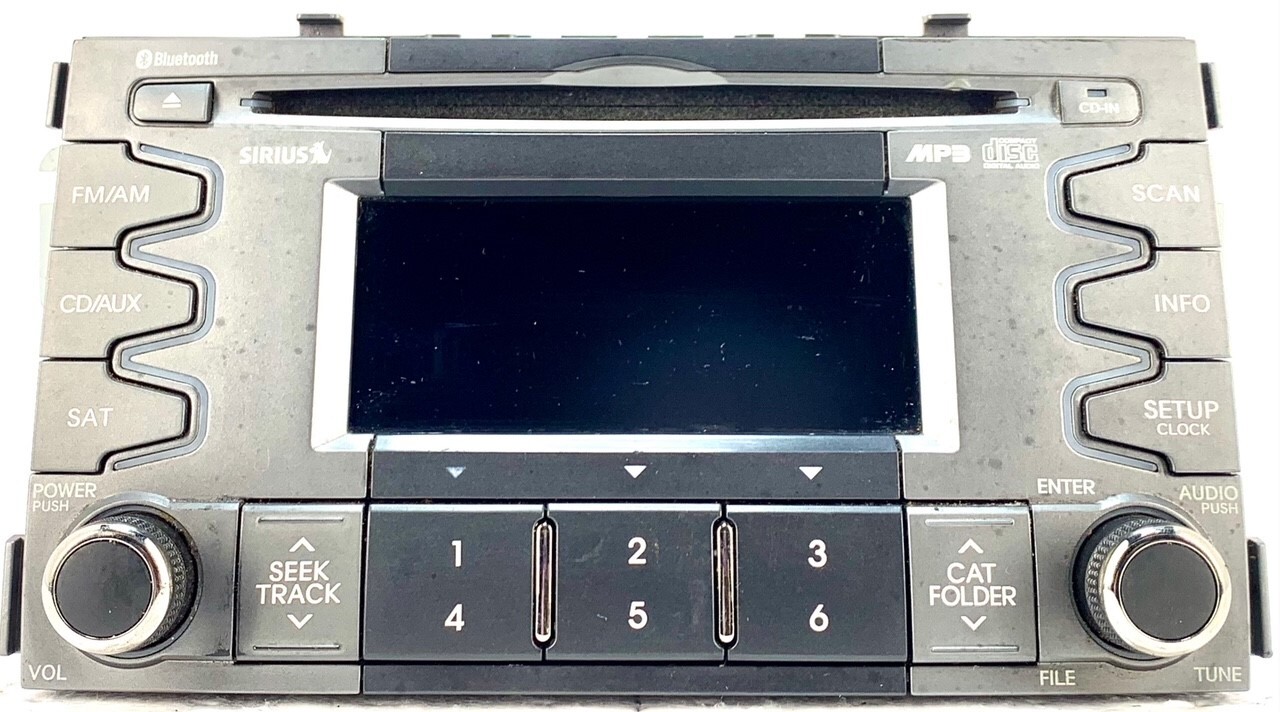 Pre-Owned 2010-2011 Kia Soul Receiver w/ Bluetooth Amp Lt Gray/Dk Gray ID 96150K305 OEM (Good)