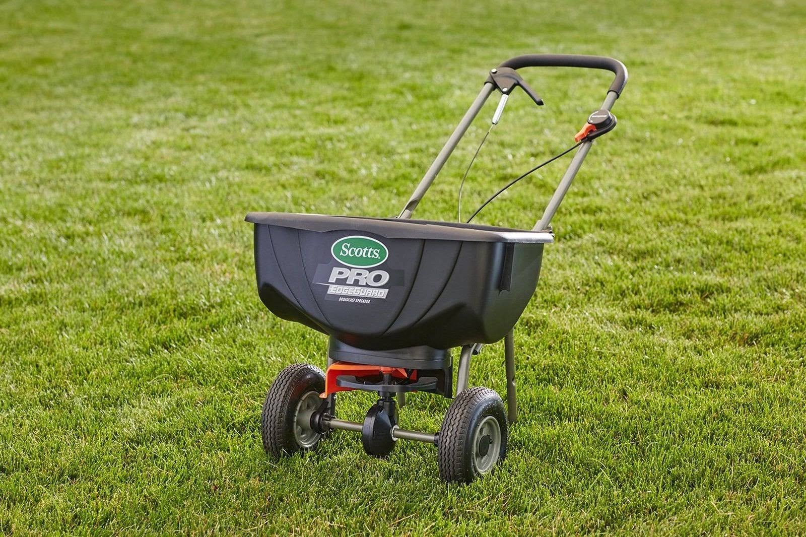 Scotts Edge Guard Pro Broadcast Spreader, 15000 sq. ft