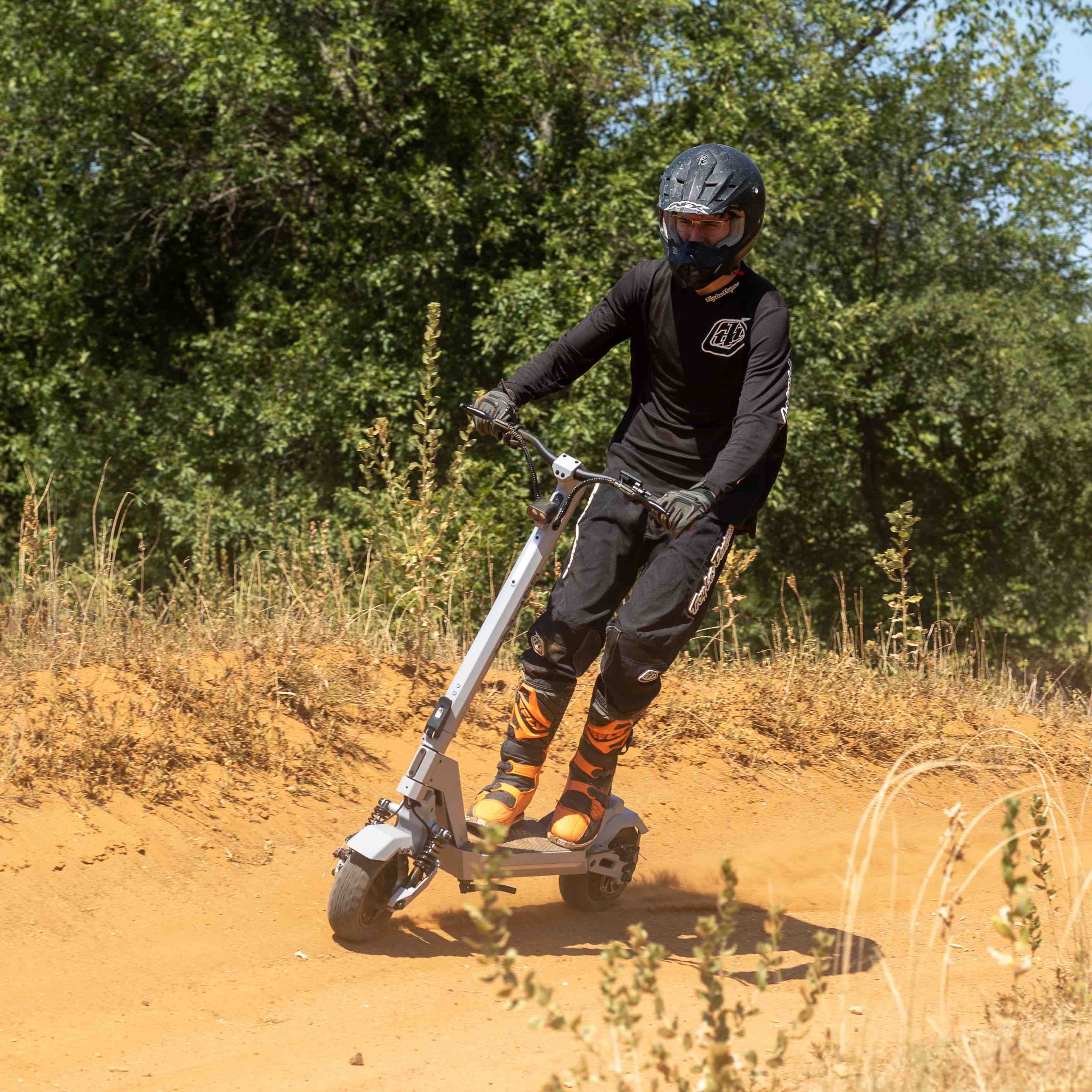 Foldable Electric Scooter for Adults - Powerful Motor, Long Range, High Speeds, Ideal for Commuting