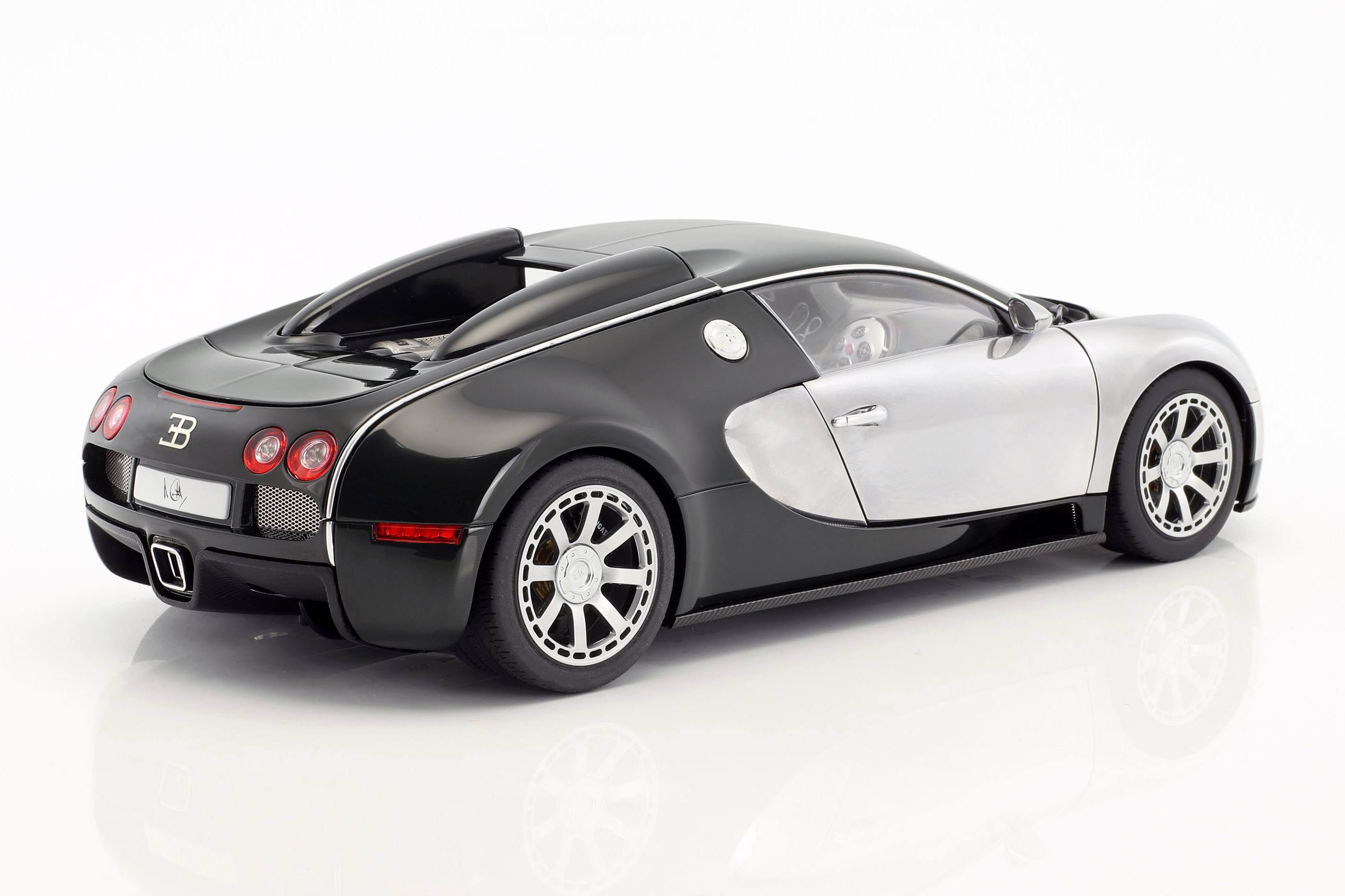 AUTOart 70958 Bugatti Veyron L&EDITION Centenaire 1/18 Racing Green / Campbell