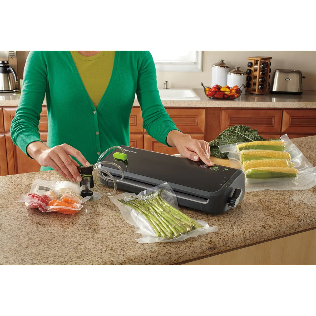 FoodSaver FM2000 Vacuum Sealer Starter System with Bags