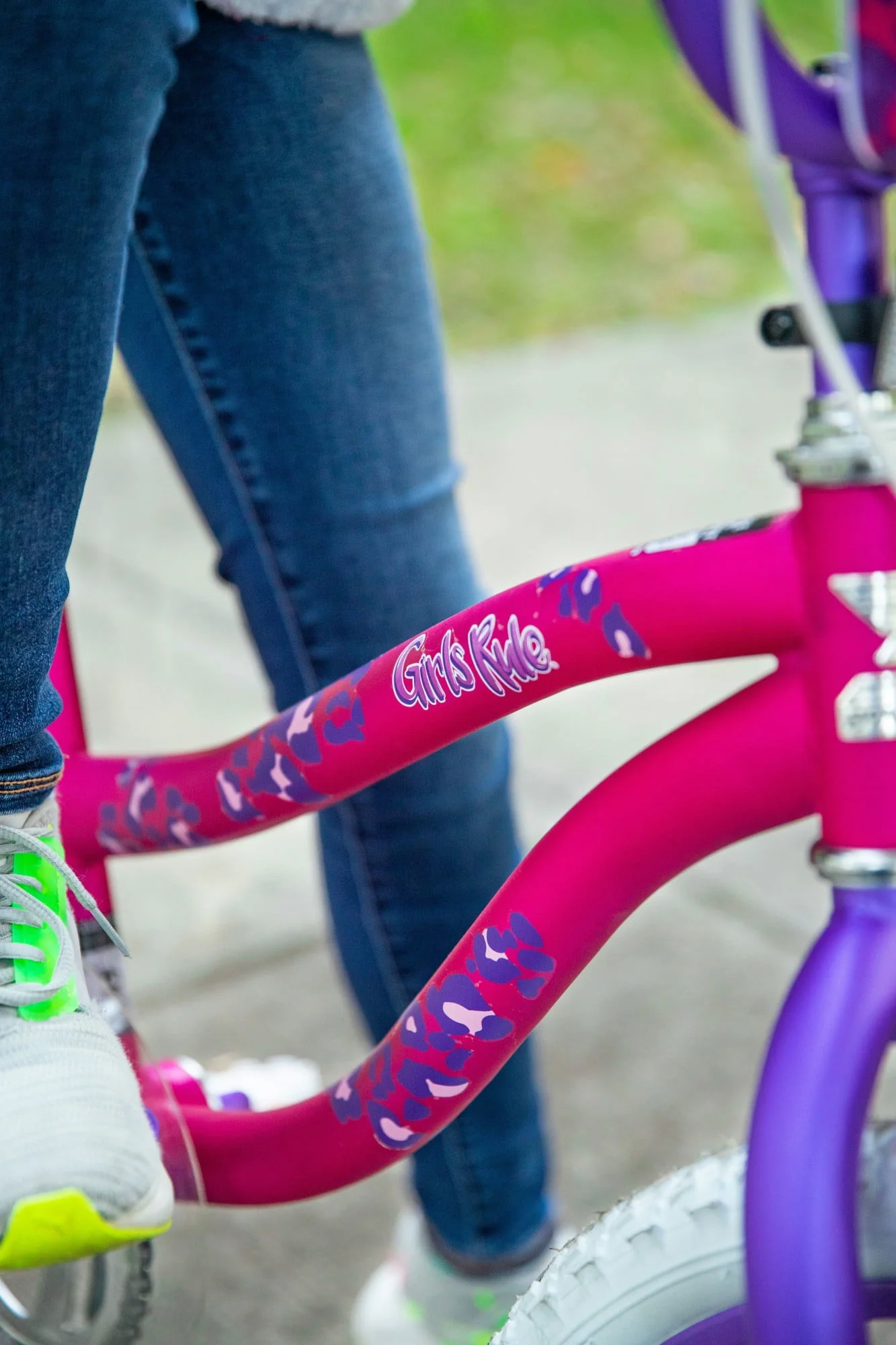 Dynacraft Dynacraft 20-Inch Girls BMX Bike For Age 7-14 Years