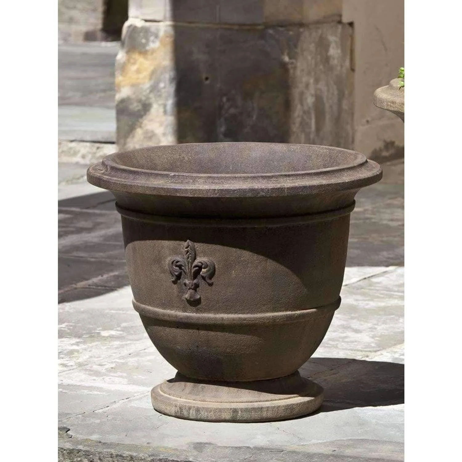 Campania International Fleur De Lis Small Urn - Ferro Rustico Nuovo