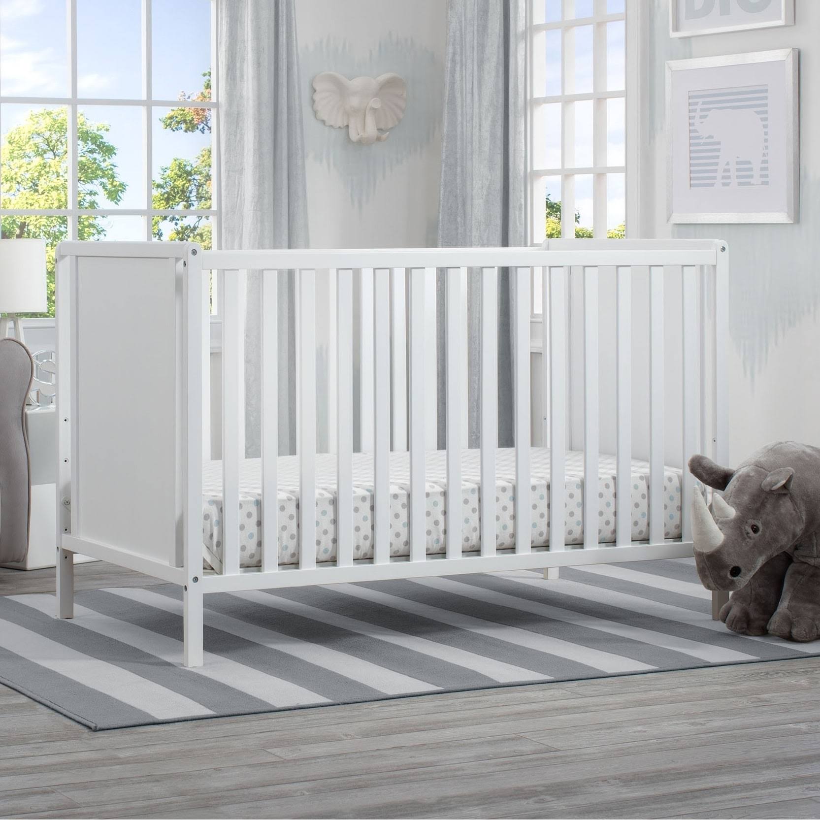 Delta Children Heartland Classic 4-in-1 Bianca White Convertible Crib