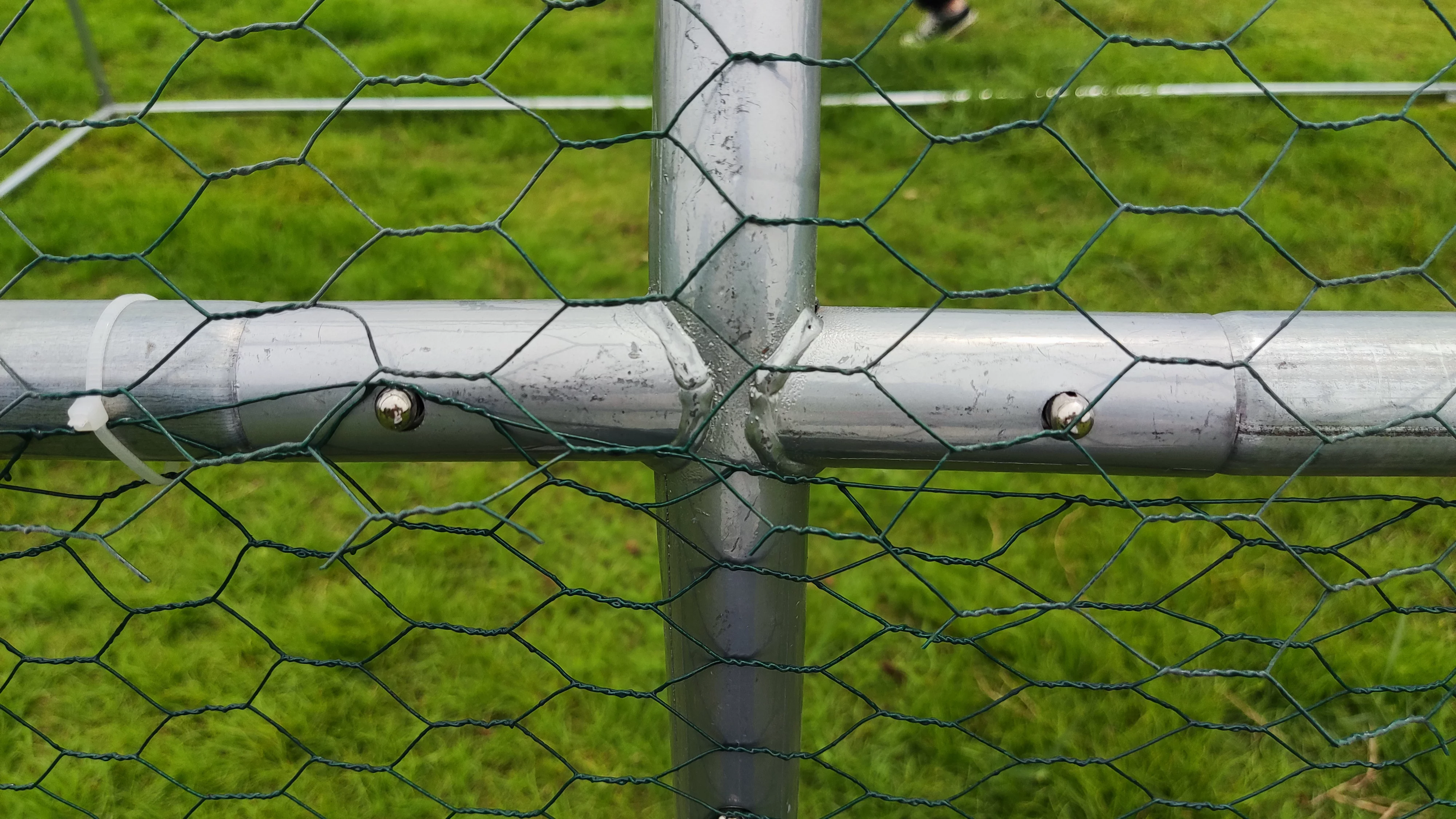 GeeLoon Extra Large Chicken Coop 10 x 13 ft Metal Walk-in Chicken Run Pen Silver