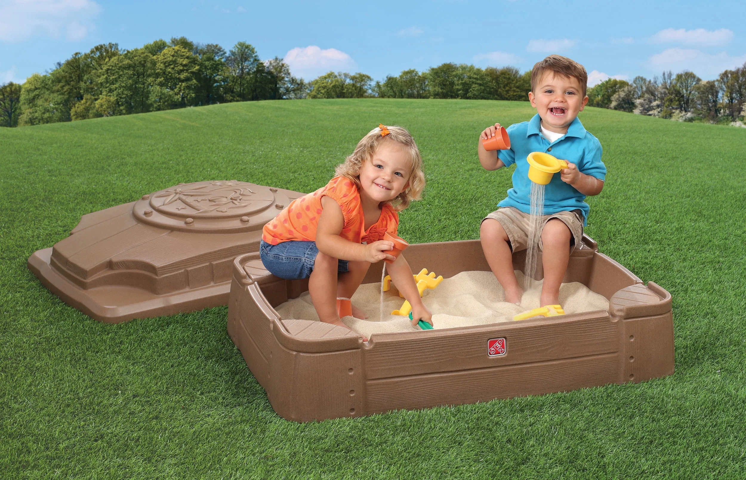 Step2 Play and Store Sandbox Brown Plastic Kids Outdoor Toy with Cover