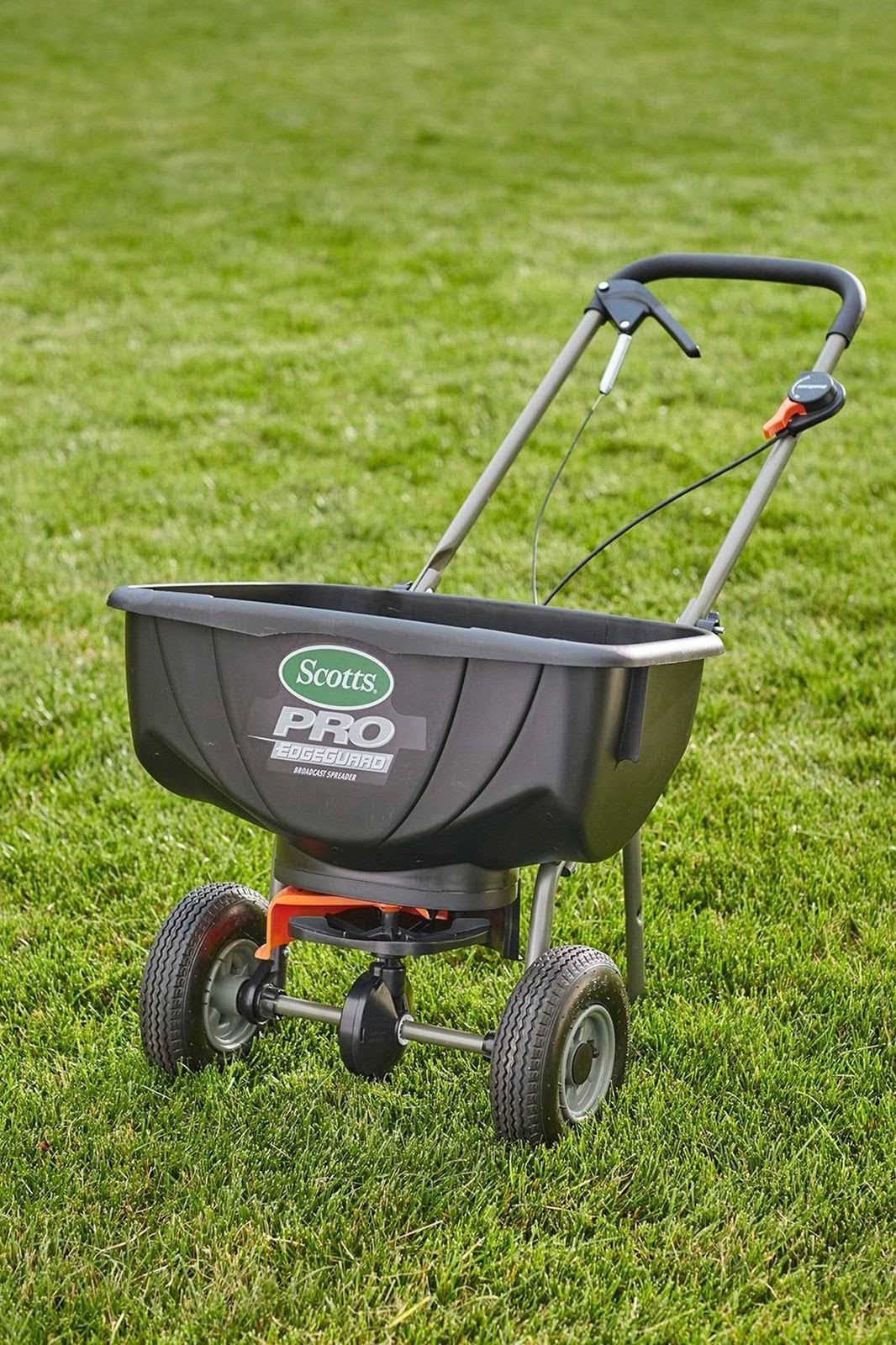 Scotts Edge Guard Pro Broadcast Spreader, 15000 sq. ft
