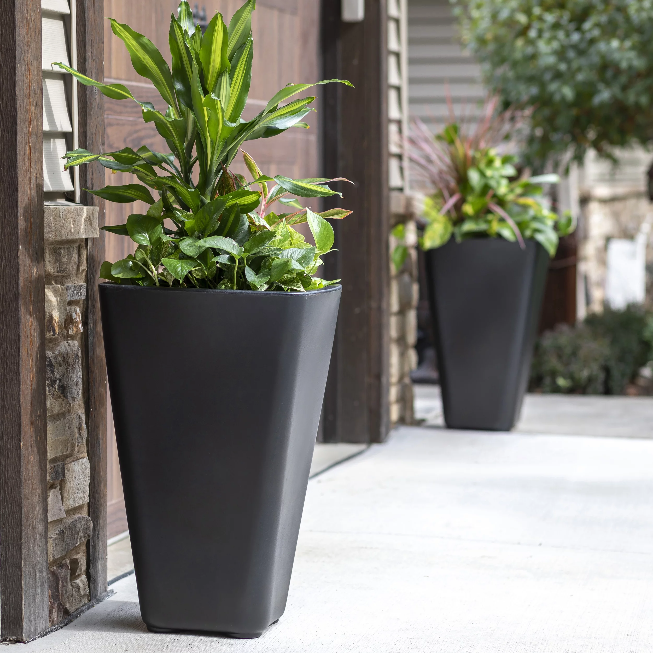 Step2 Bridgeview 26" Tall 2pk Black Square Indoor Outdoor Plastic Planter