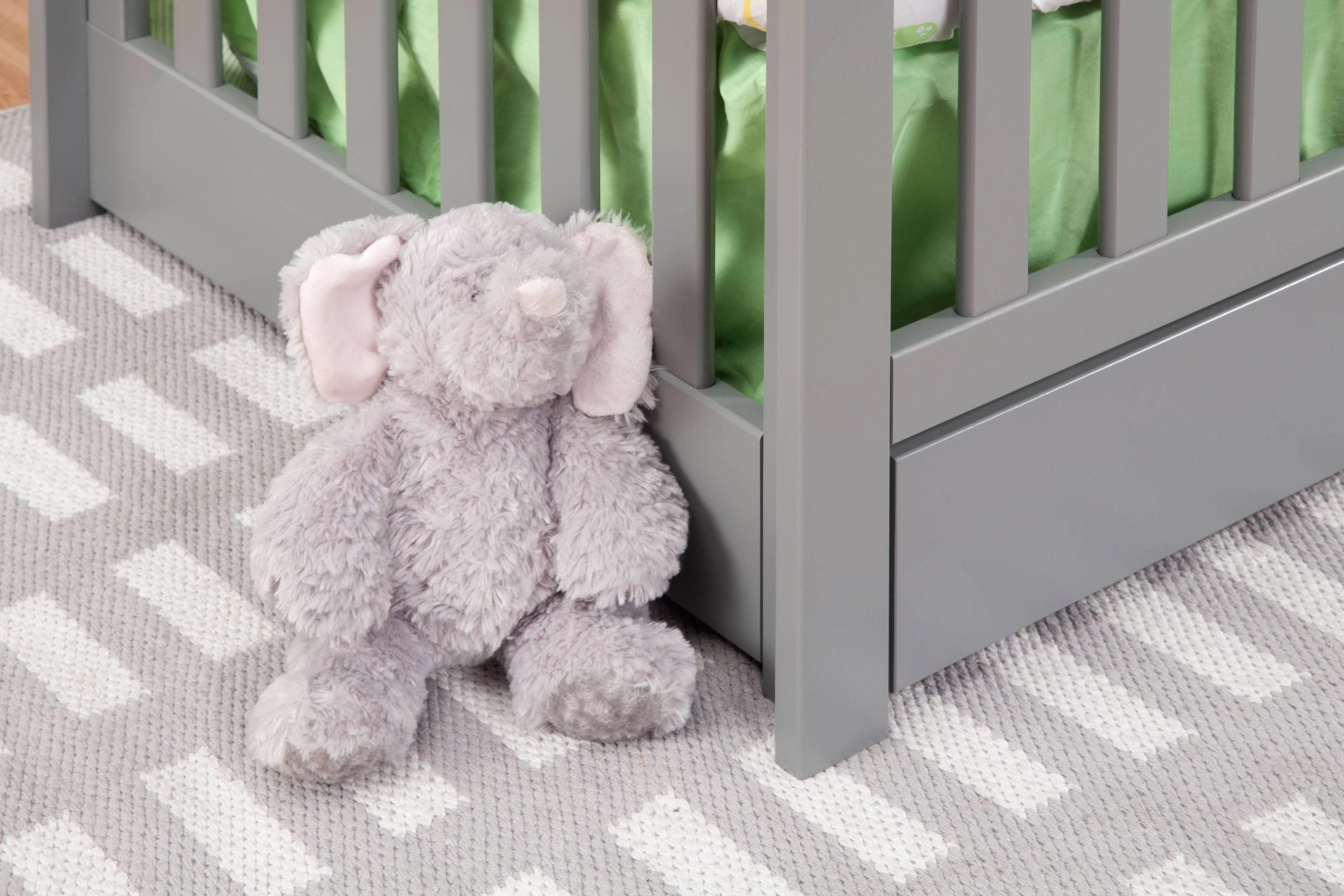 Carter's by DaVinci Colby 4-in-1 Convertible Crib with Trundle Drawer in Gray