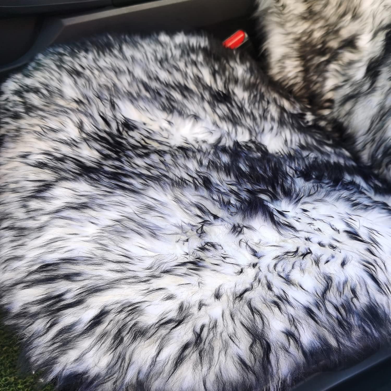 Sheepskin Seat Cover Extra Dense Pelt Genuine Australian Long Fur Sheepskin Car Seat Cushion Natural Pure Wool Automotive Seat Cover, Universal Fits Cars, SUVs, Trucks Minivans, 1pc - White/Black