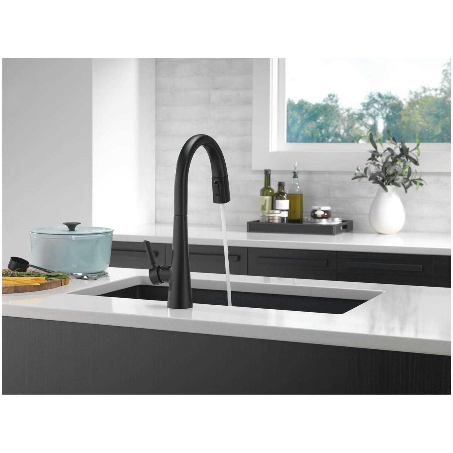 Delta Monrovia Single Handle Pull-Down Kitchen Faucet 9191-CZ-PR-DST - Shop Hardware Tools Online Store