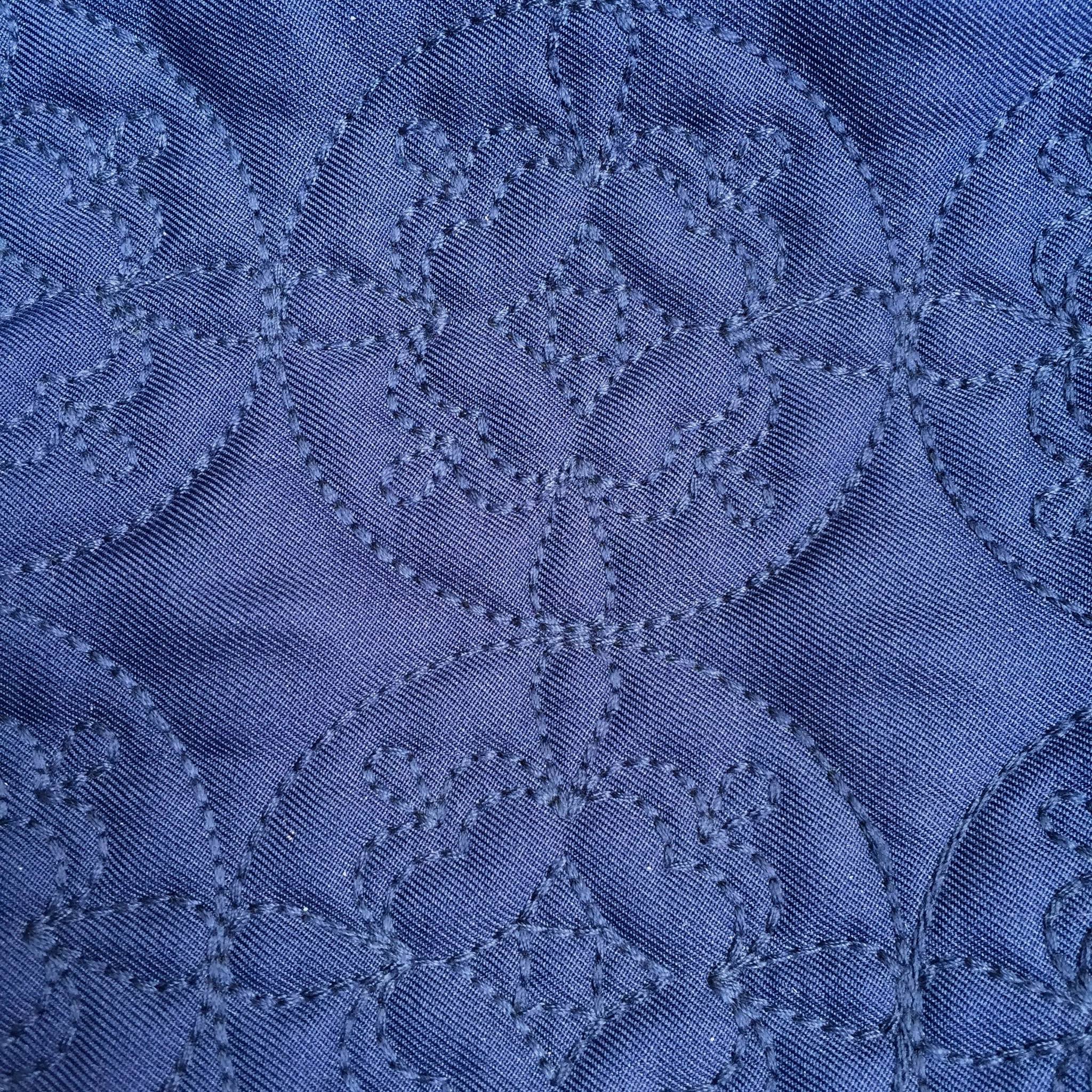 Lillebaby Complete Embossed Baby Carrier - Blue Circles